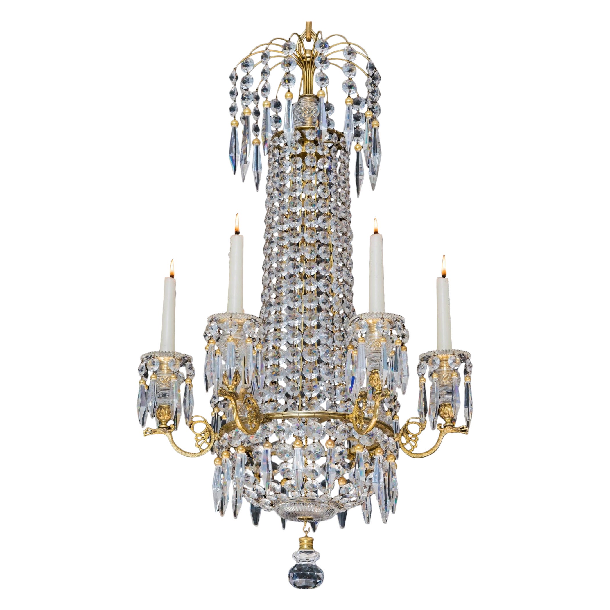 Un piccolo lampadario Regency a sei luci