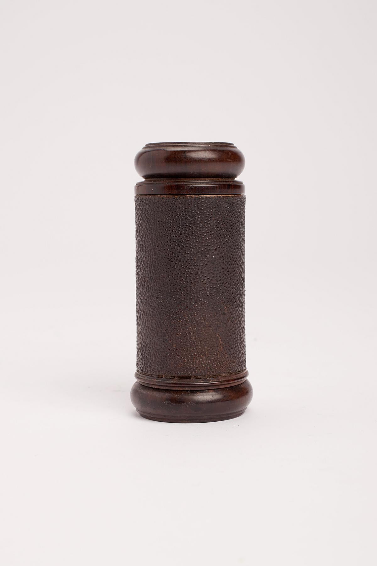 French A small telescope in paper, glass and snakewood. Golden decoration. France 1780. For Sale