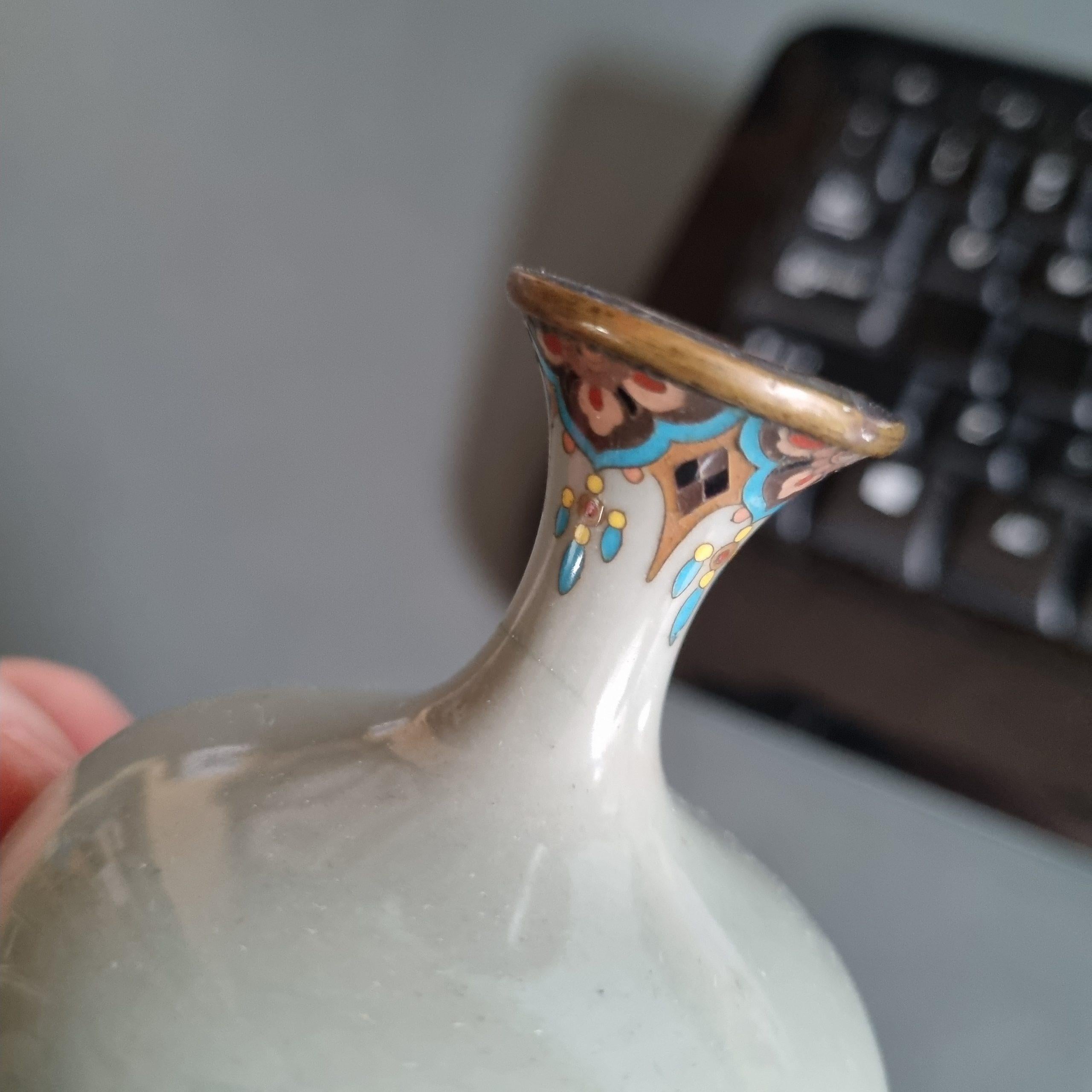 Petit vase avec oiseaux colombe pigeon émail cloisonné Période Meiji '1868-1912' en vente 11