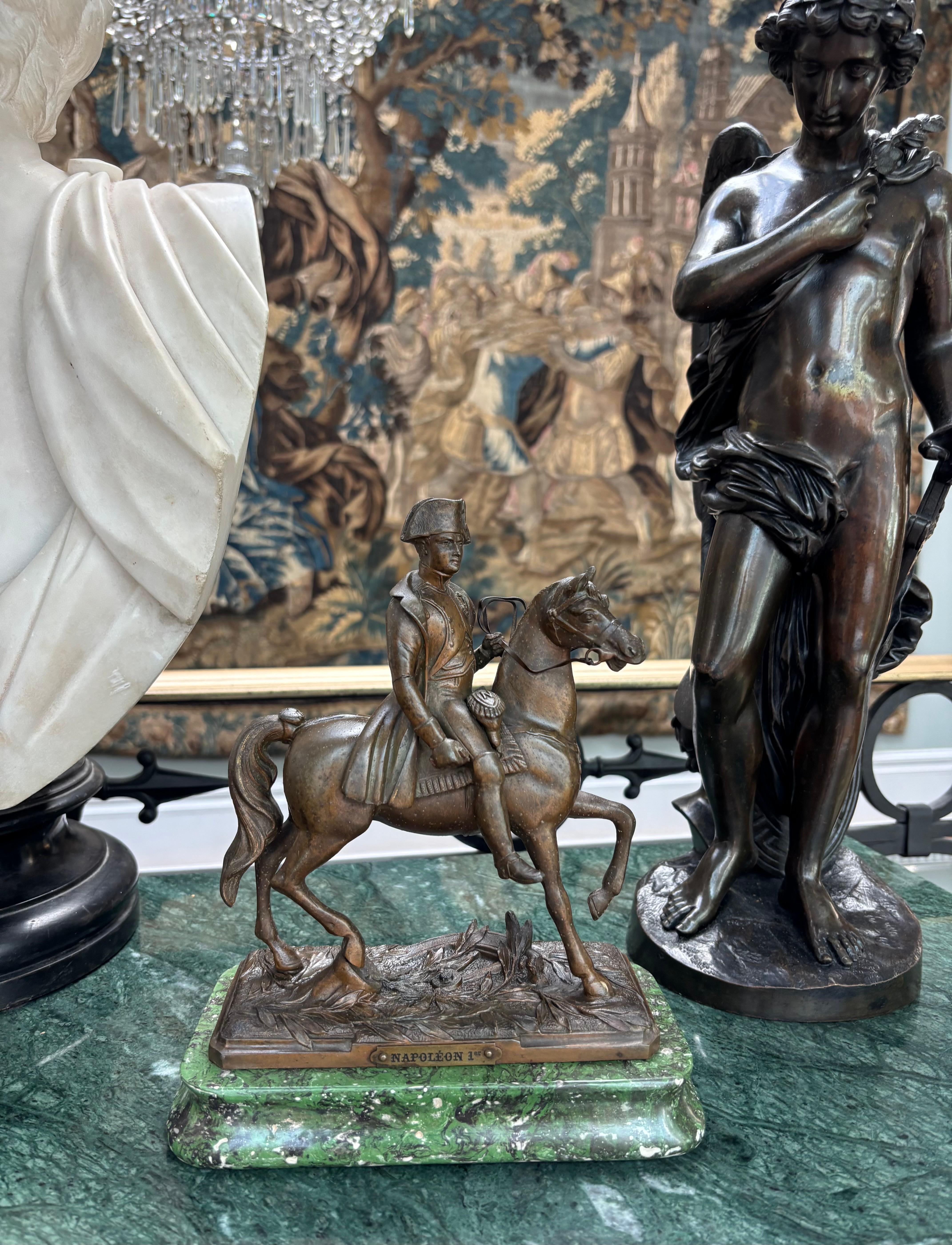 Pequeña estatua de metal bronceado de Napoleón a caballo, bien fundida, de finales del siglo XIX en venta 4