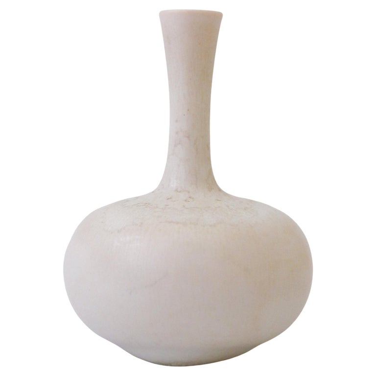 Small White Vase, Gunnar Nylund, Rörstrand, Midcentury Vintage For Sale at 1stDibs