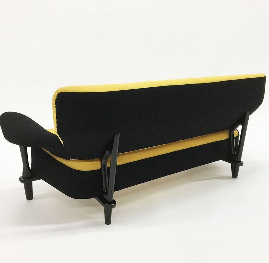 Sofa by Theo Ruth for Artifort , Model 109, 1950s

A sofa for Artifort (Netherlands), 1950s
By Theo Ruth (1915-1971).

The sofa has been upholstered with yellow and black fabric and has a beautifully sculpted wood frame
The sofa is very comfortable