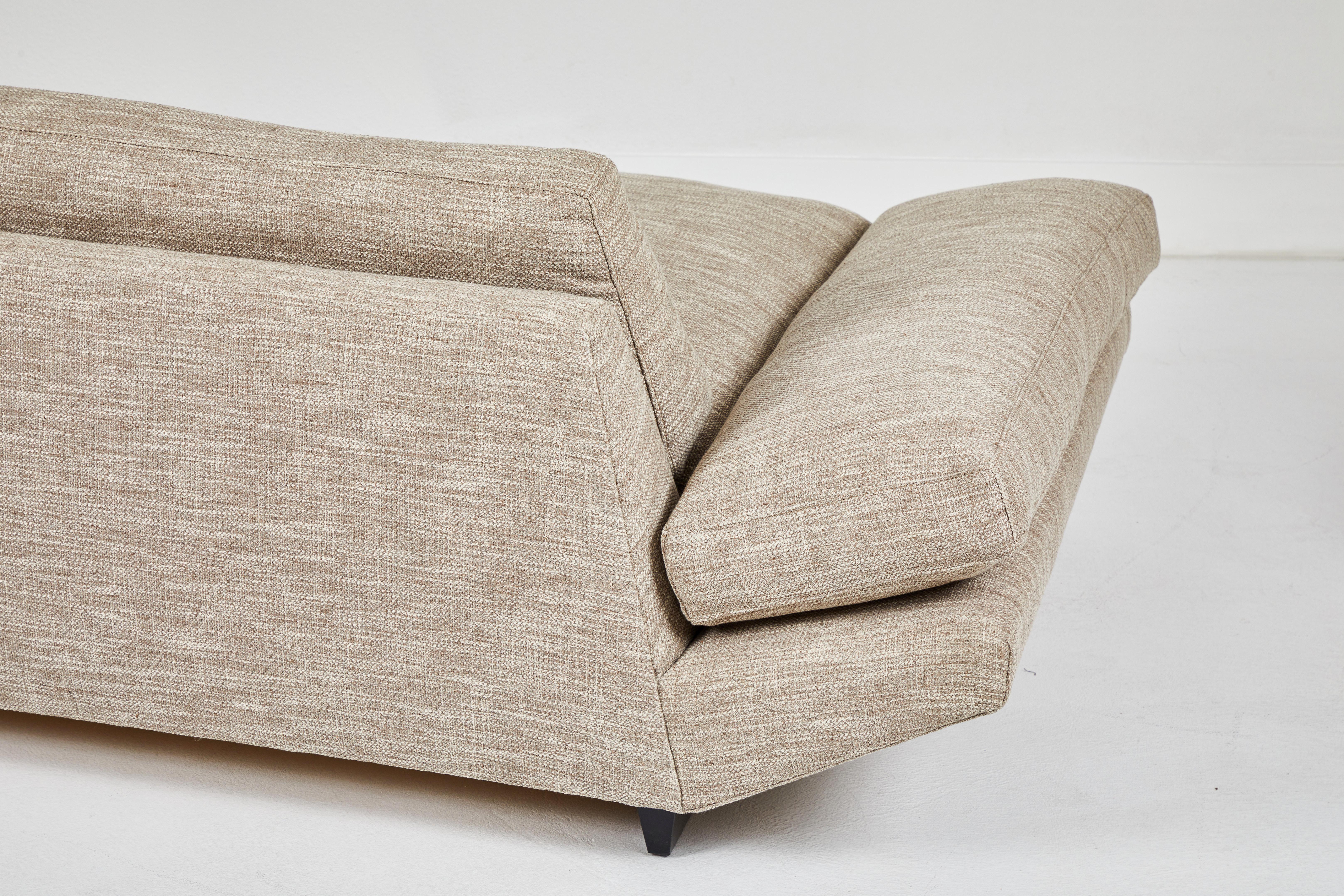 Sofa entworfen von John Keal für Brown Saltman (amerikanisch) im Angebot
