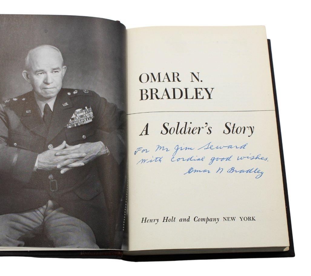 Embossé Une histoire d'un soldat, signée et inscrite par Omar Bradley, première édition, 1951 en vente