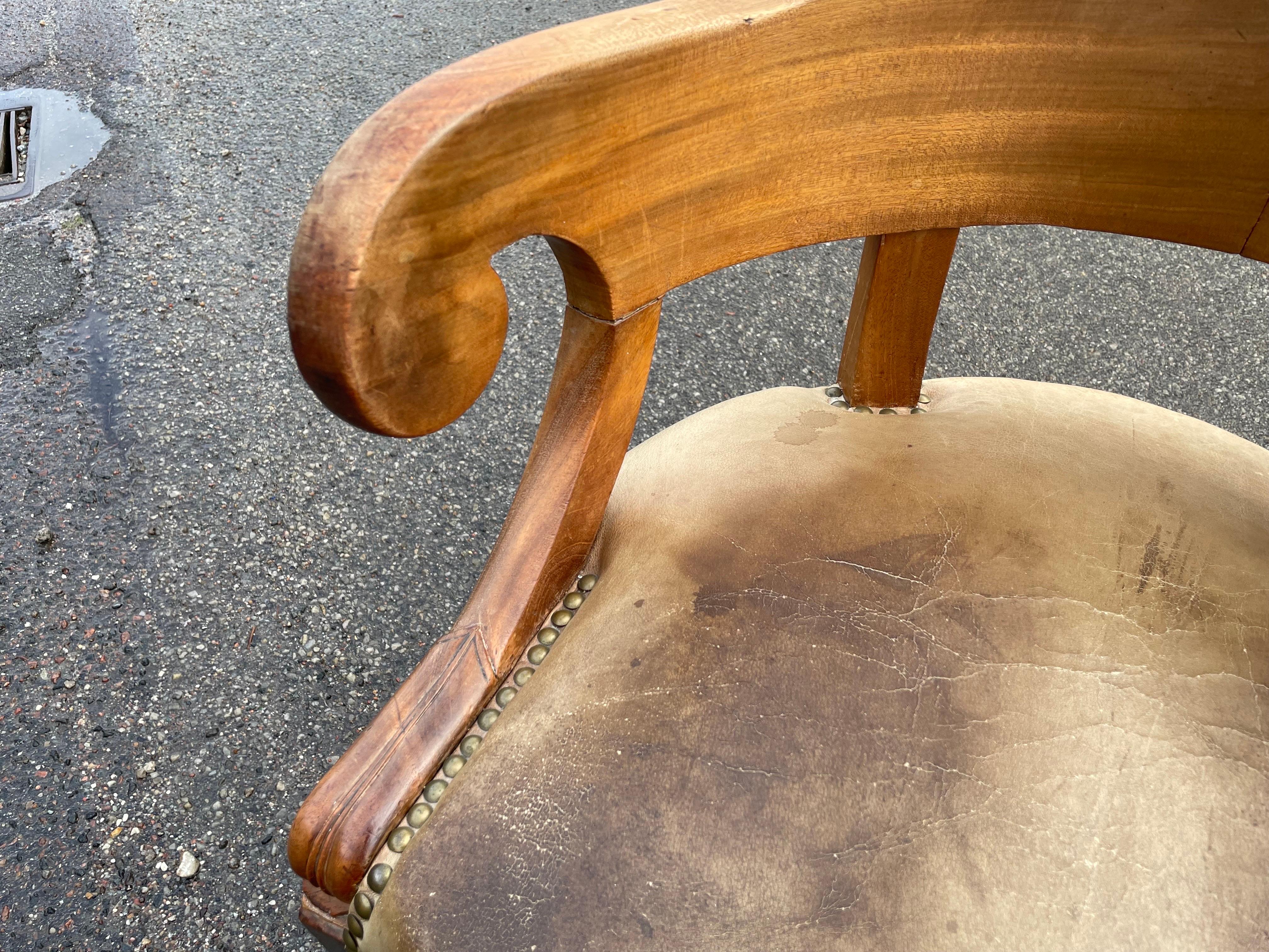 Massiv antiker Sessel im Louis-Philippe-Stil des 19. Jahrhunderts im Angebot 3