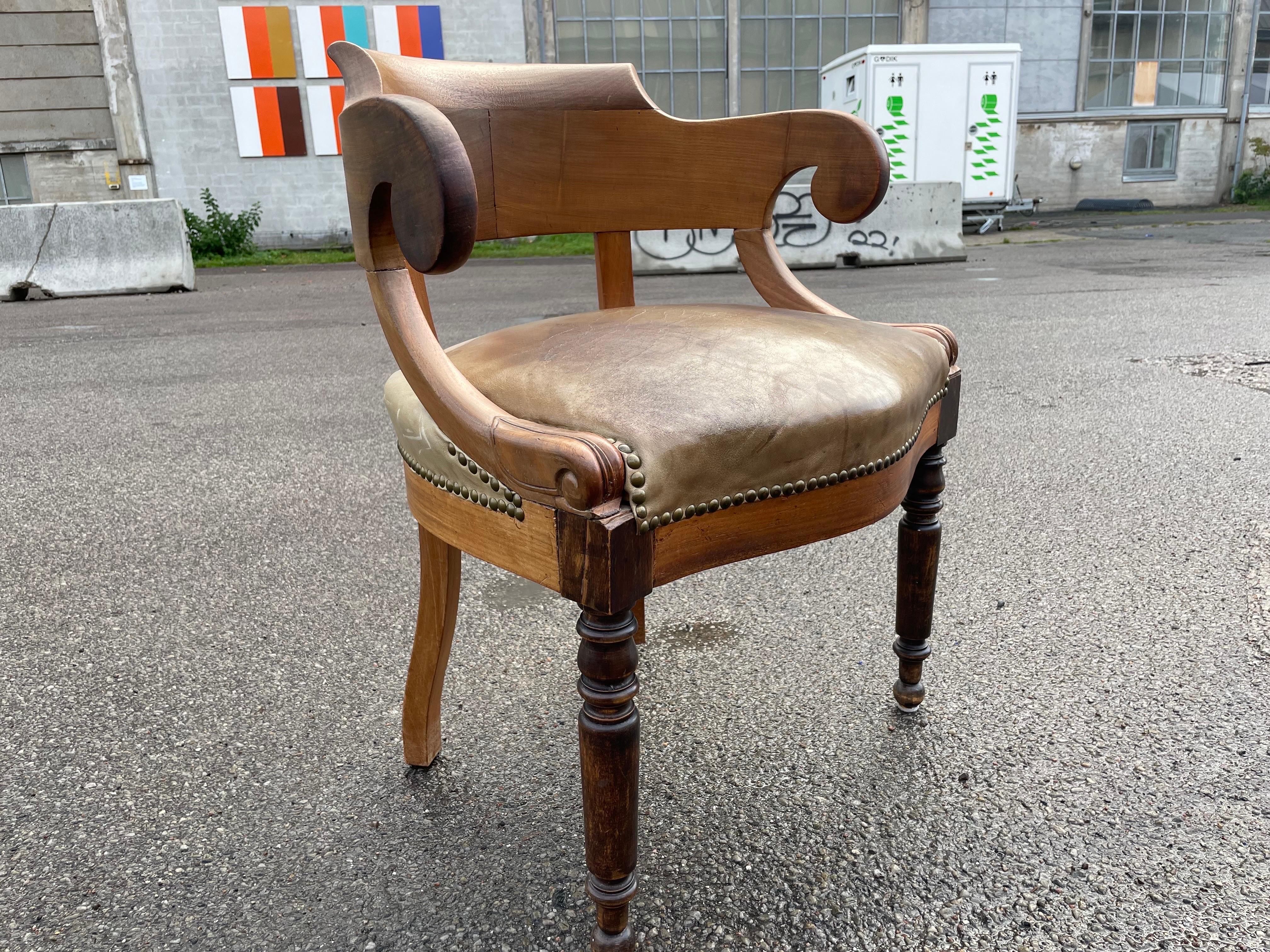 Massiv antiker Sessel im Louis-Philippe-Stil des 19. Jahrhunderts (Louis Philippe) im Angebot
