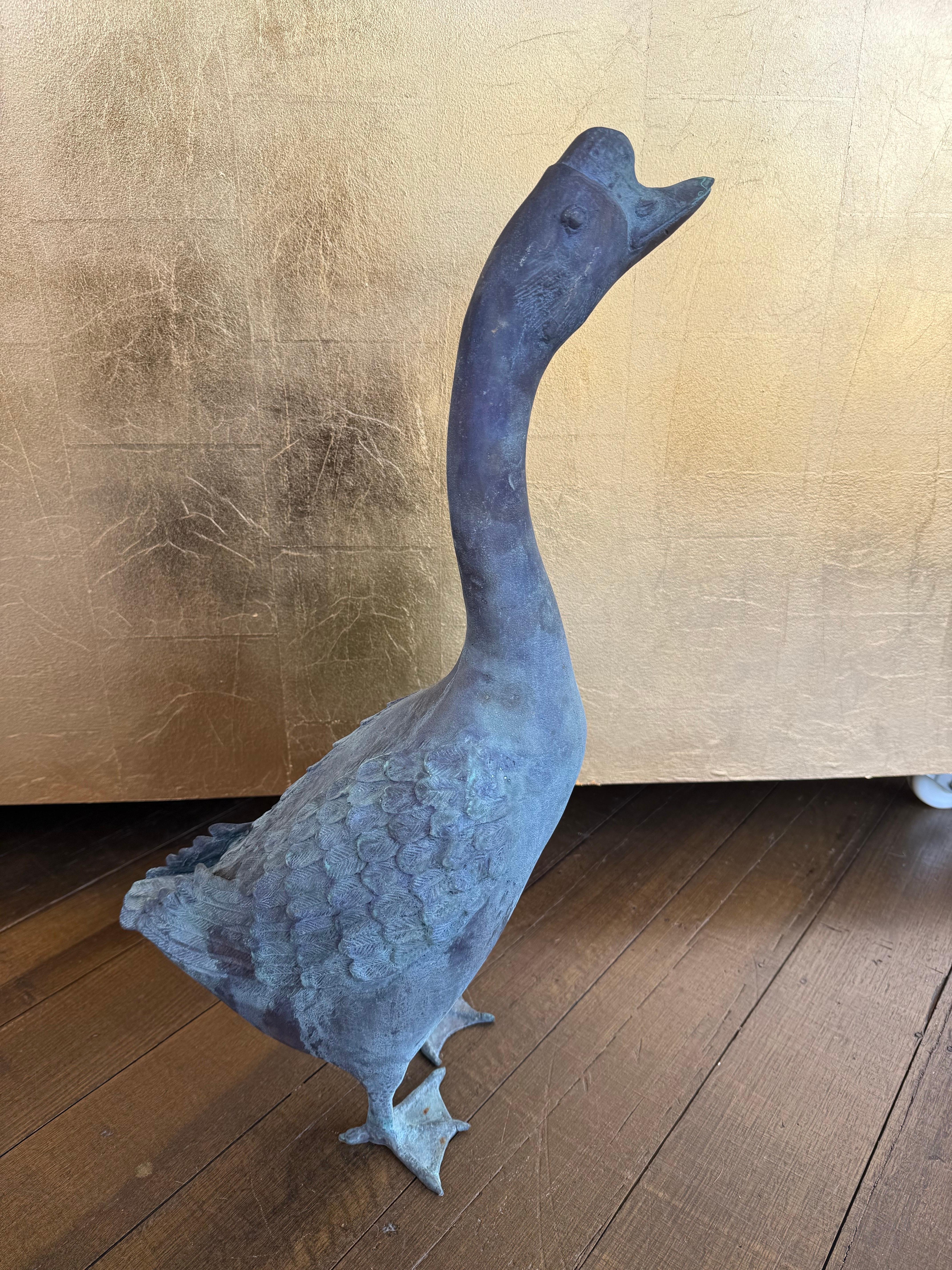 Eine Gans aus massivem Bronzeguss im Angebot 3