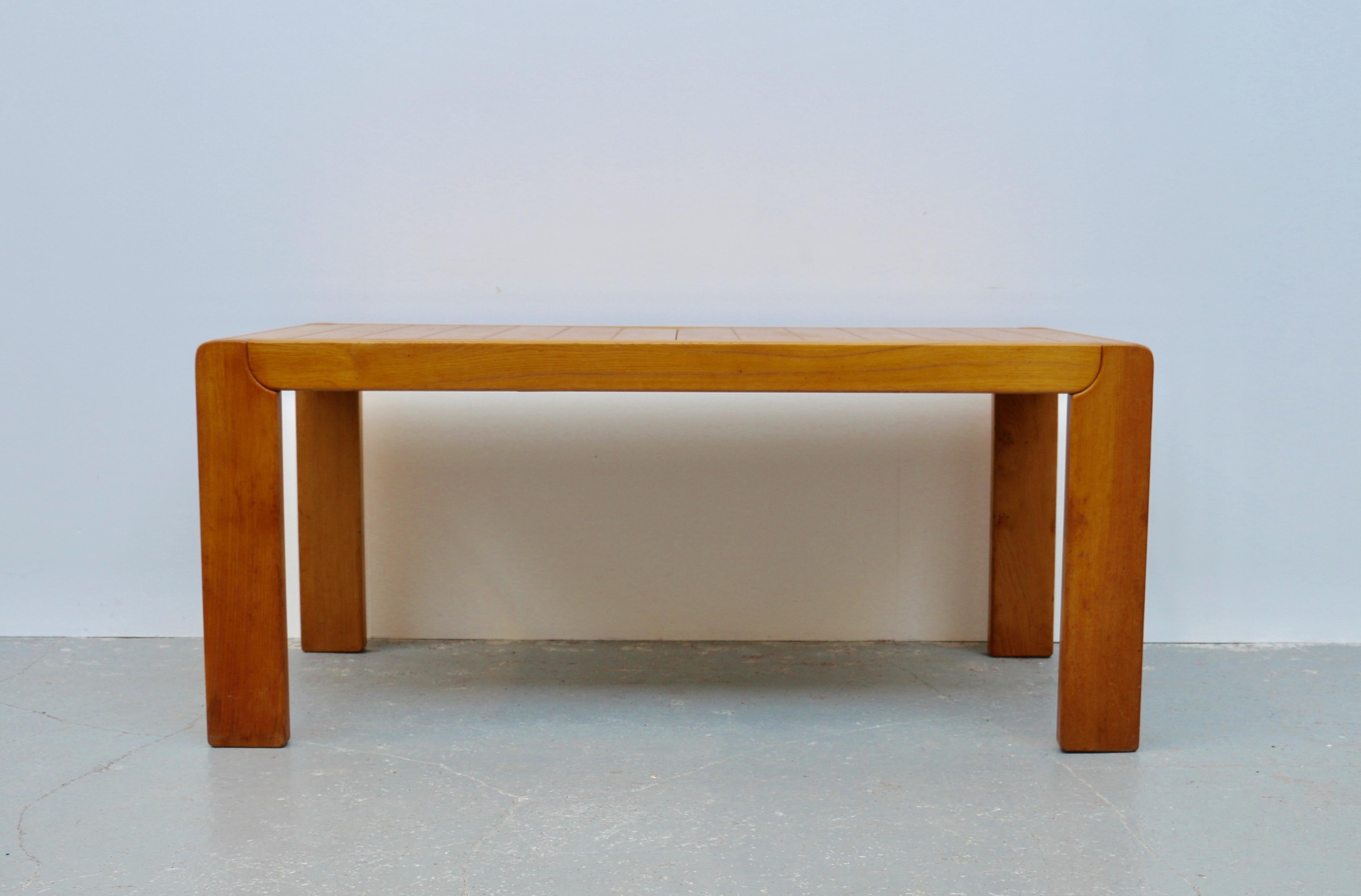 A solid elm extensible dining table, France, 1960s In Excellent Condition For Sale In VILLERS-SUR-MER, FR