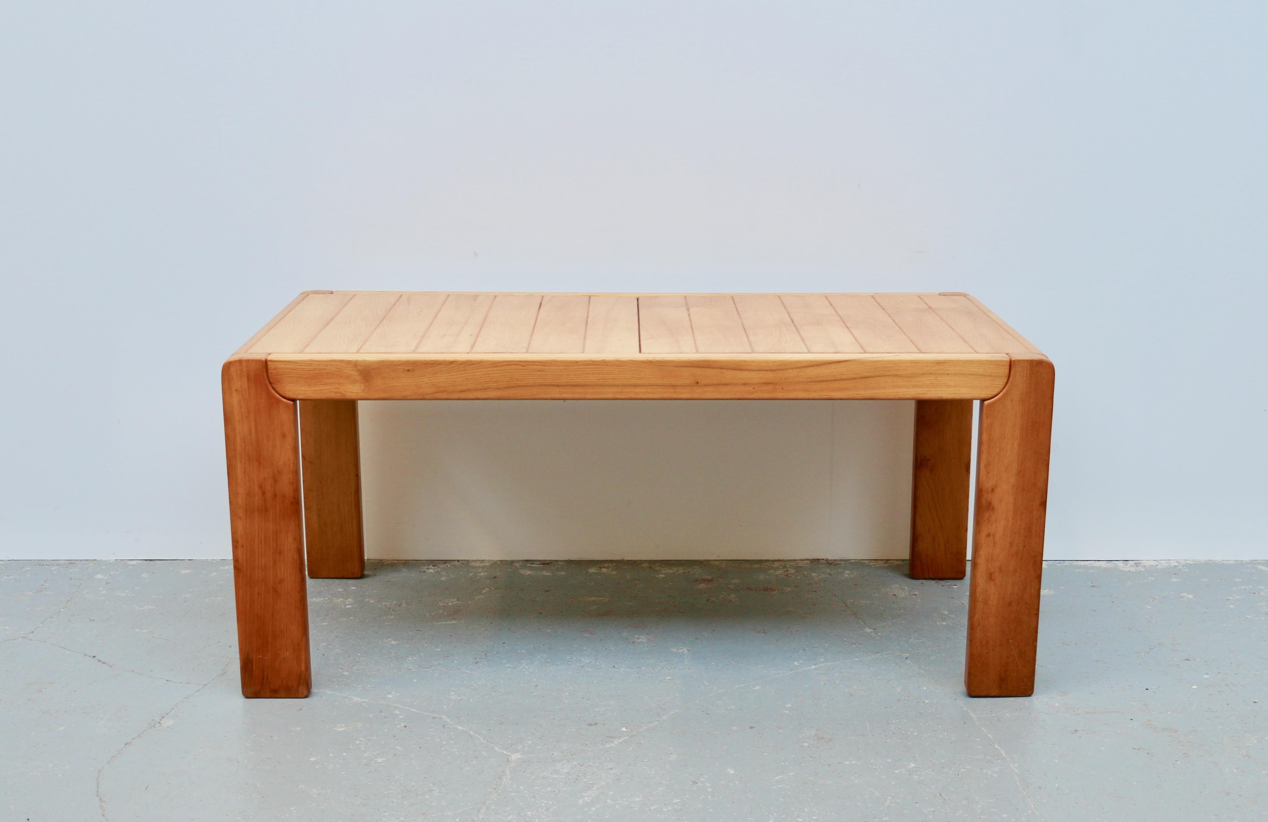 A solid elm extensible dining table, France, 1960s For Sale 1