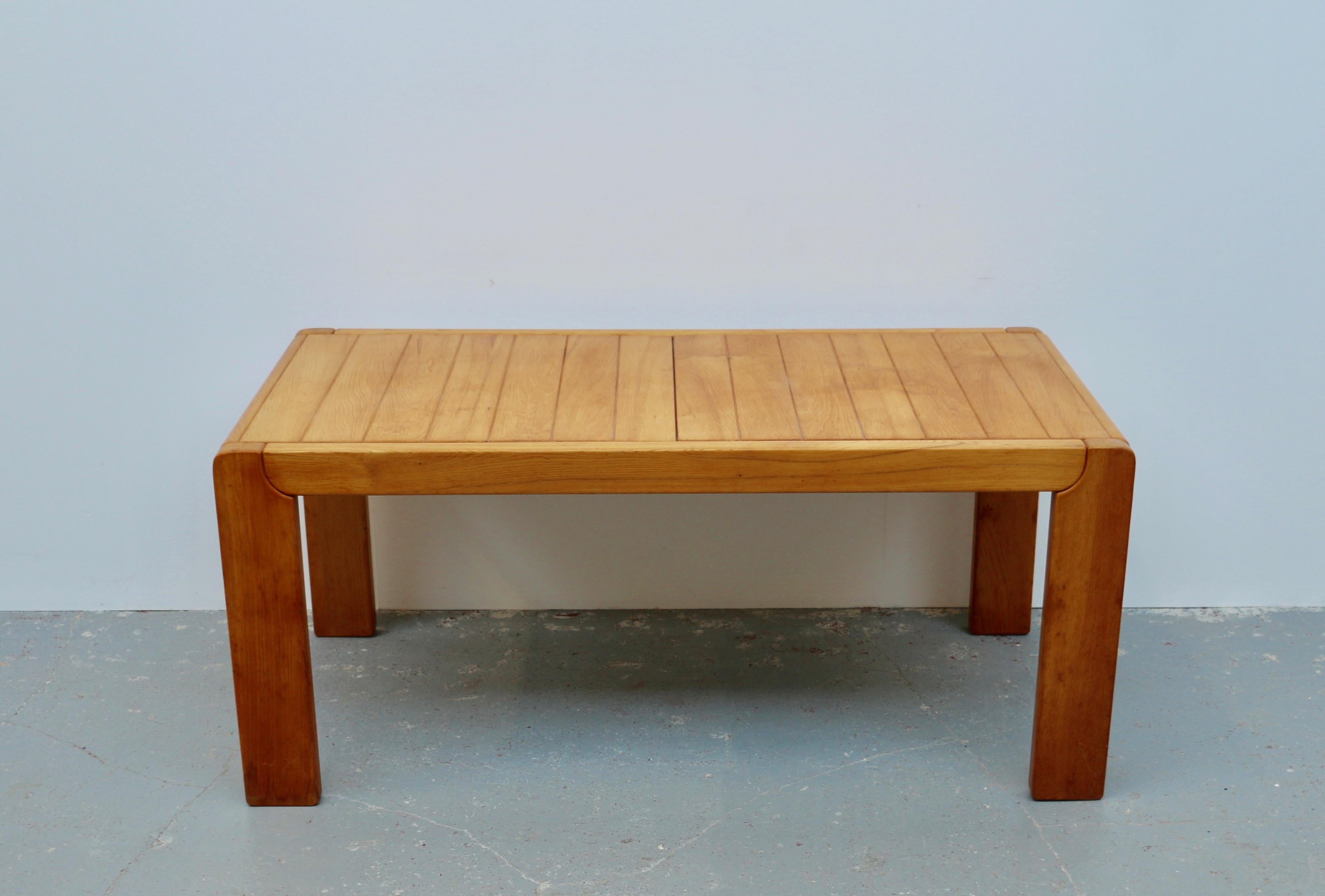 A solid elm extensible dining table, France, 1960s For Sale 3