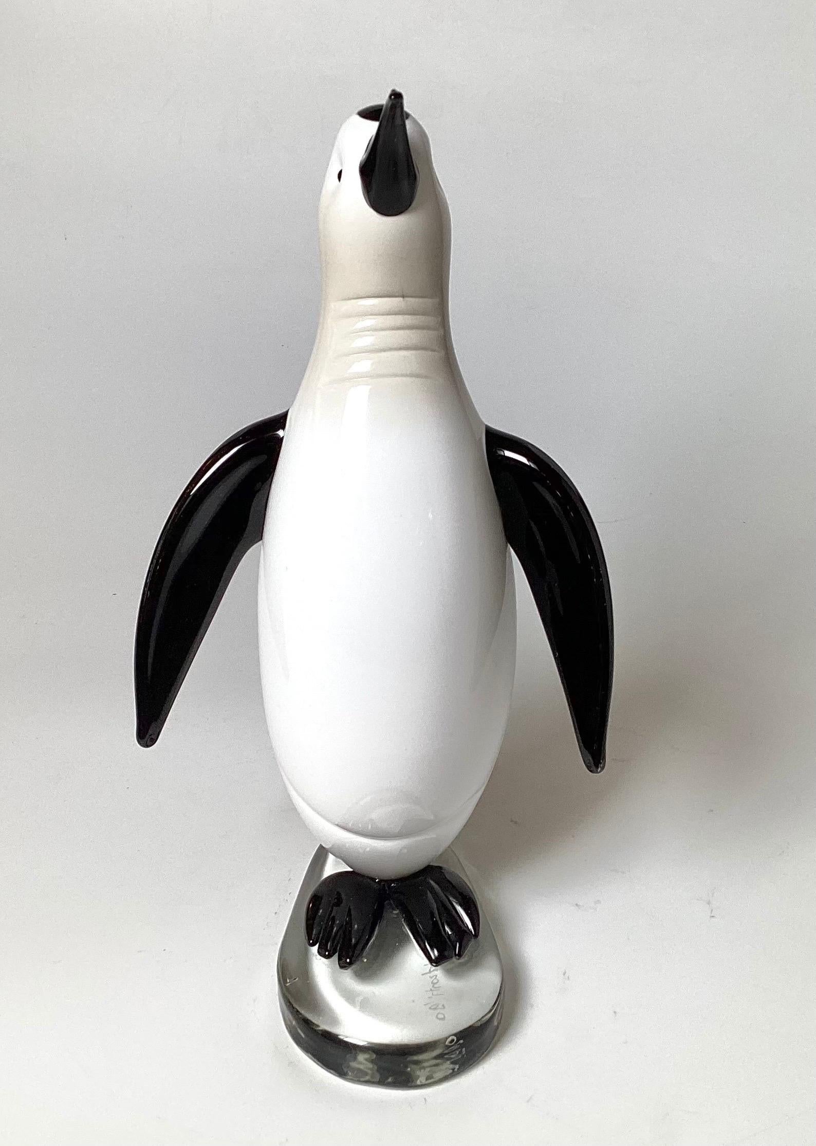 A large black and white art glass Murano penguin sculpture. Excellent condition, hand blown, 1960's.