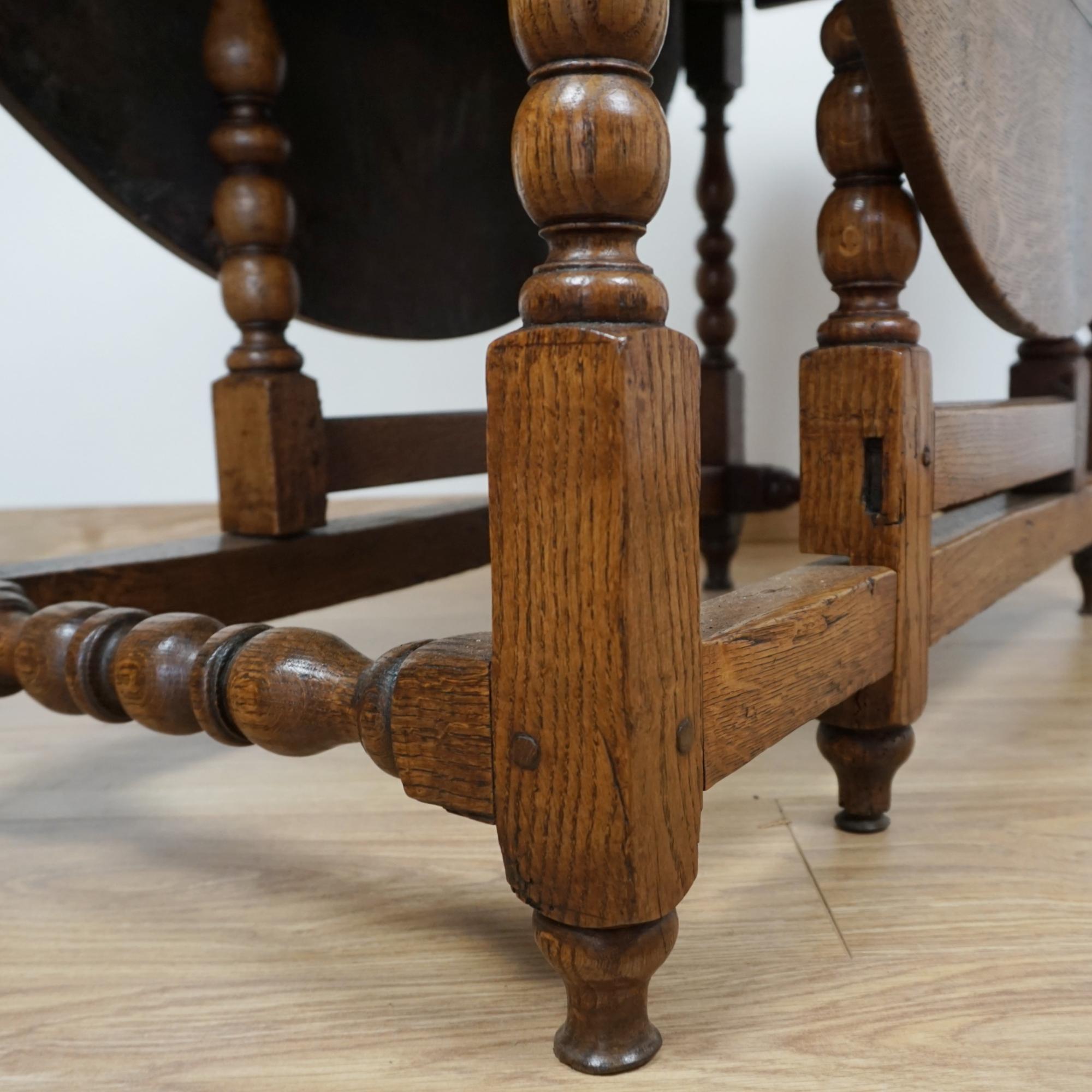 A Solid Oak Gateleg Table Circa 1680 In Good Condition For Sale In Forest Row, East Sussex