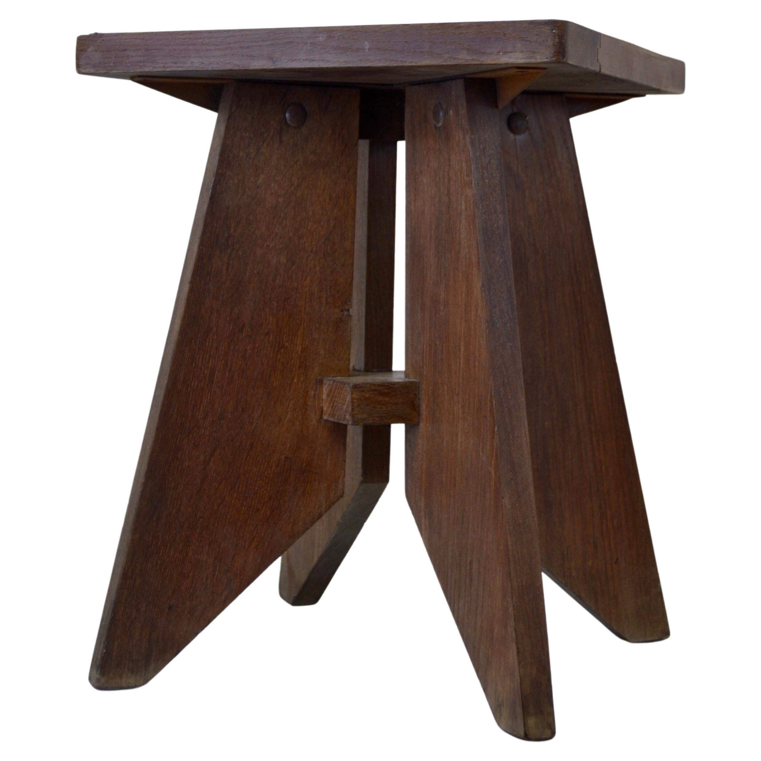 Exceptional Solid Oak Stool from the 1940s - French Manufacture

This stool is a superb illustration of mid-century modern design, inspired by the iconic works of Jean Prouvé, Pierre Jeanneret, and Le Corbusier.

The base is made up of 5 pieces of
