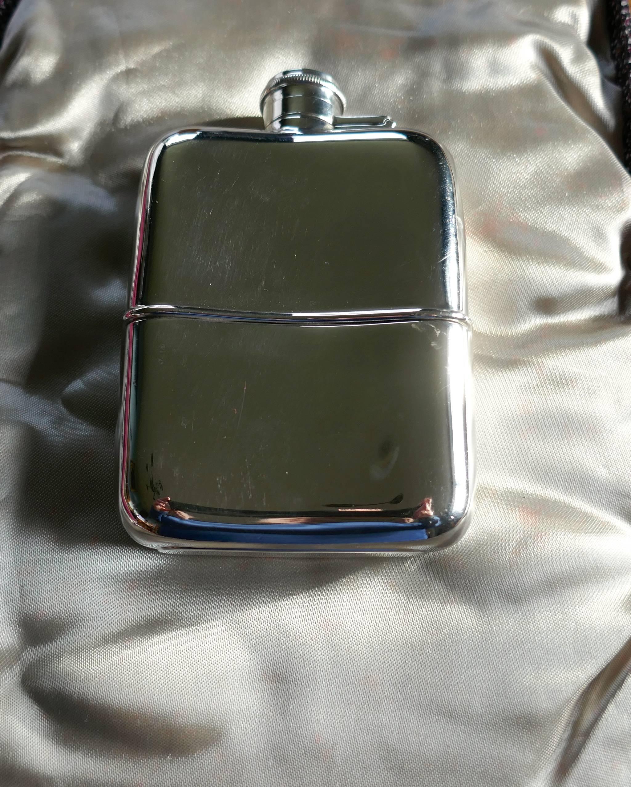 Solid Silver Hall Marked Hip Flask and Cup by Daniel & Arter In Good Condition In Chillerton, Isle of Wight