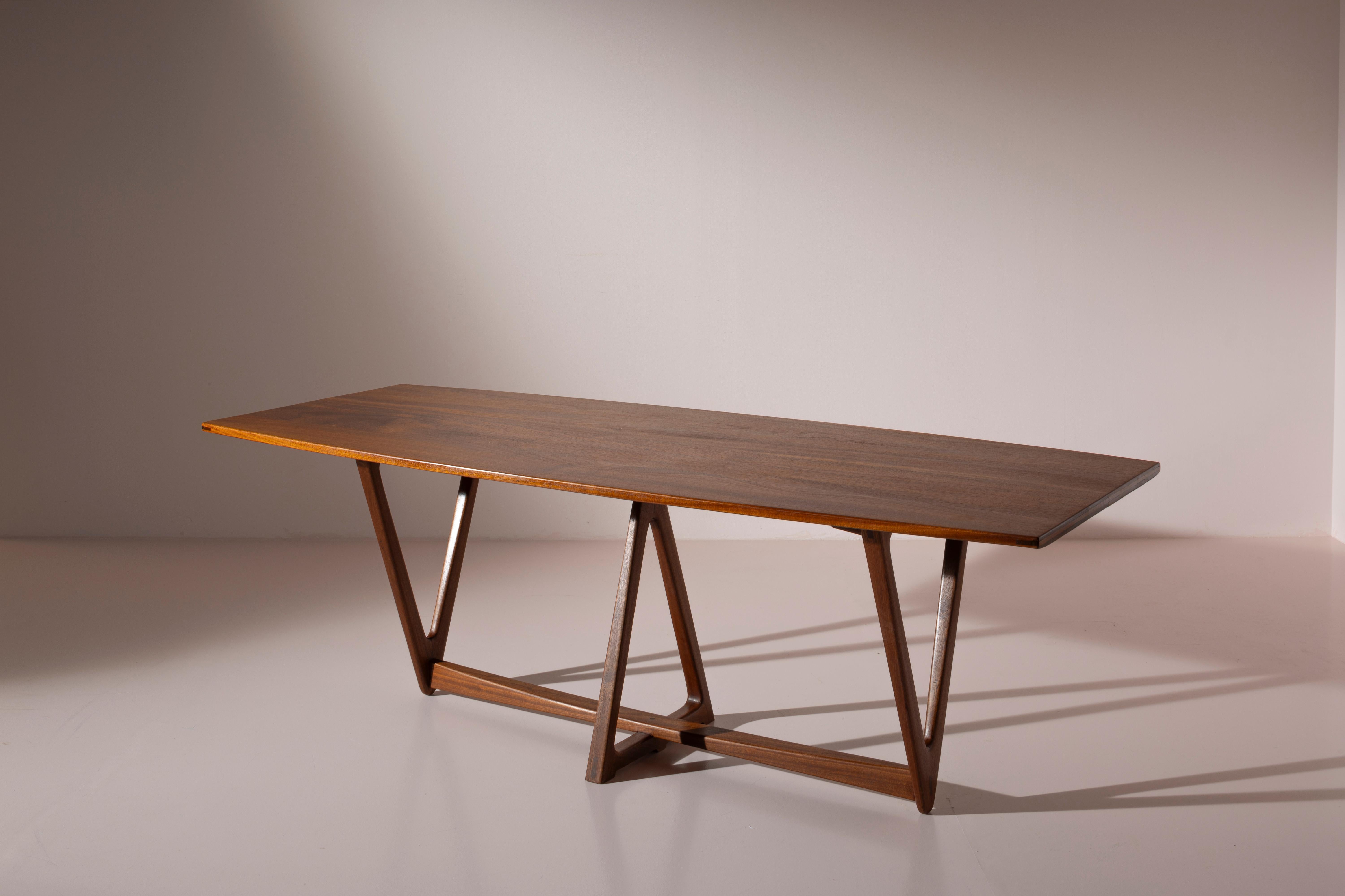 Mid-20th Century A solid teak Italian mid-century dining table, 1950s For Sale