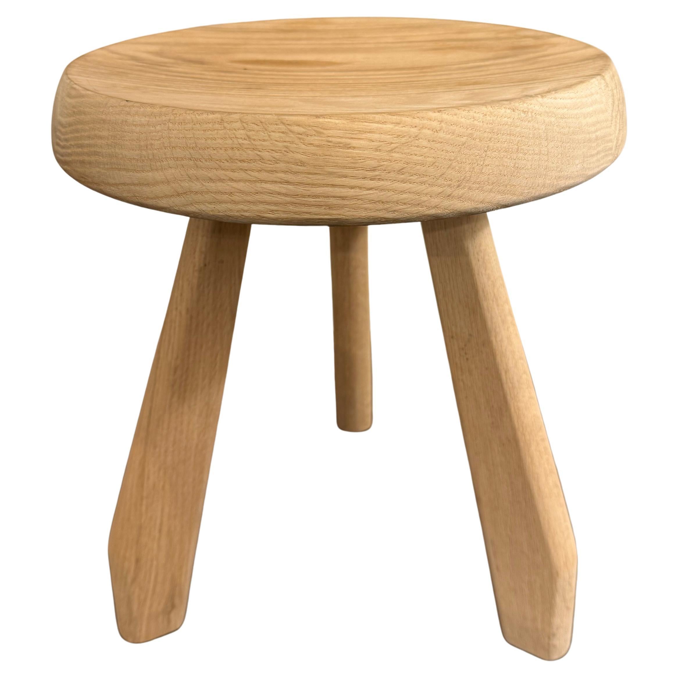Tabouret à trois pieds en bois massif d'Oak Oak