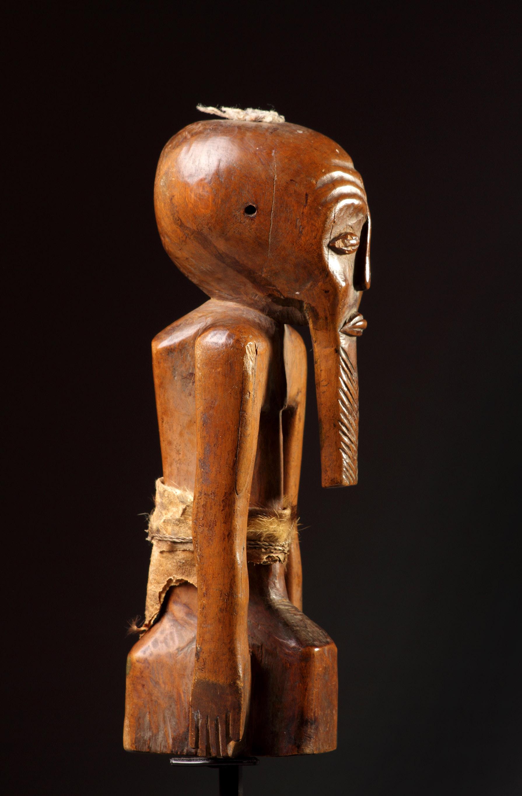 Hand-Carved A South Eastern Congo, Zaire Songye Protective Fetish Figure ‘Nkishi’ of Geometr For Sale