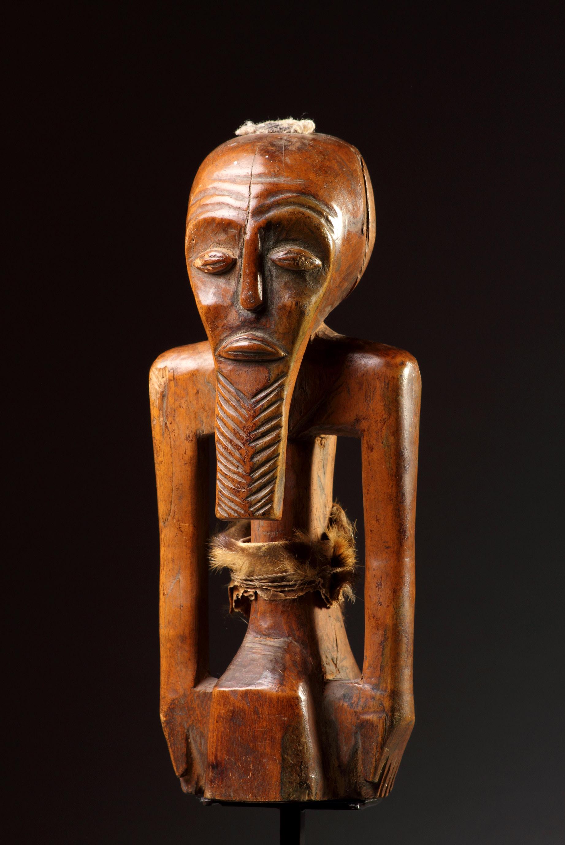 Eine Songye-Schutzfetischfigur 'Nkishi' aus dem Südostkongo, Zaire, aus Geometr im Zustand „Gut“ im Angebot in London, GB