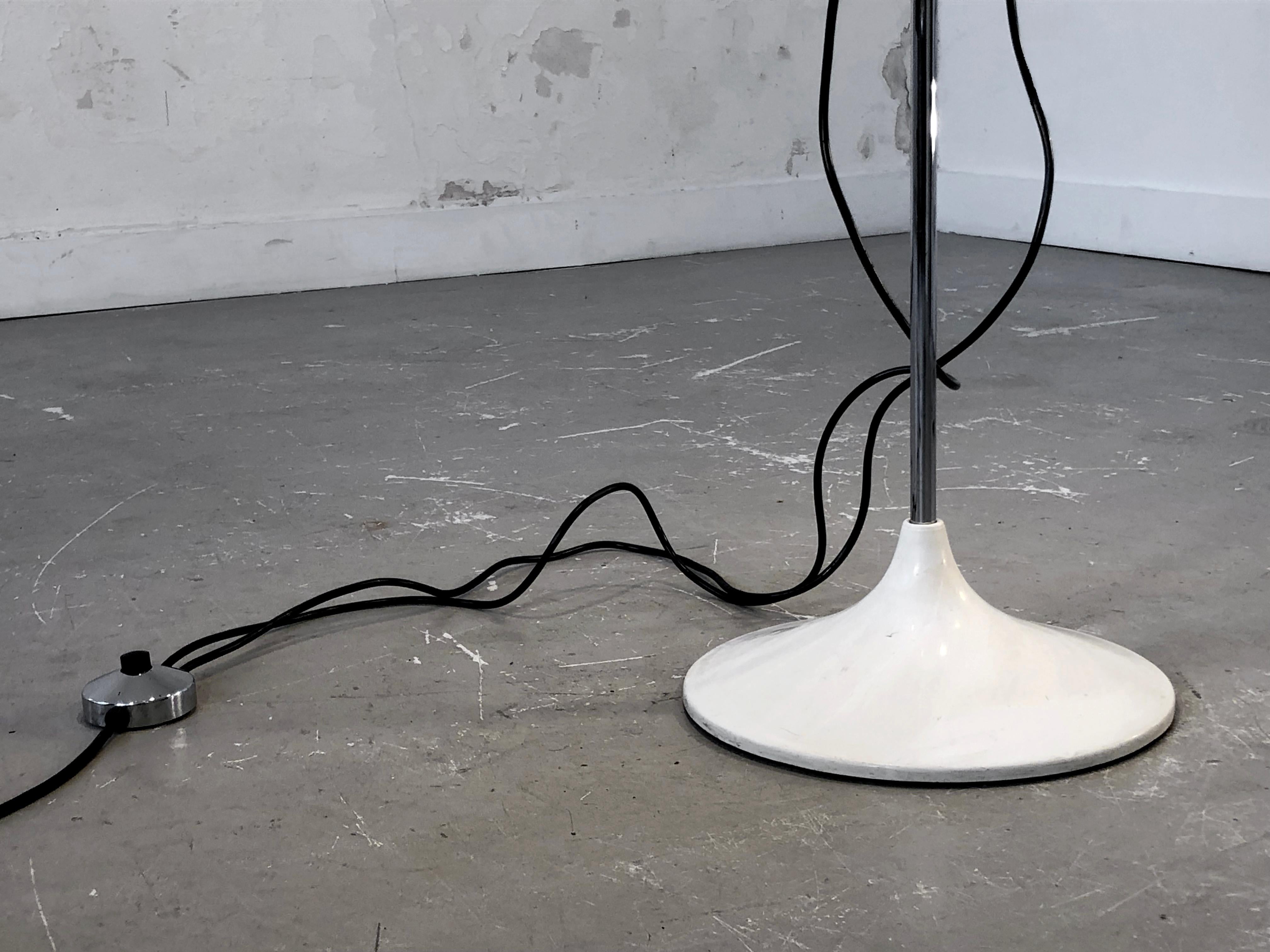 LÁMPARA DE PISO DE 2 LUCES DE LA ERA ESPACIAL Estilo ETIENNE FERMIGIER, Francia 1970 finales del siglo XX en venta