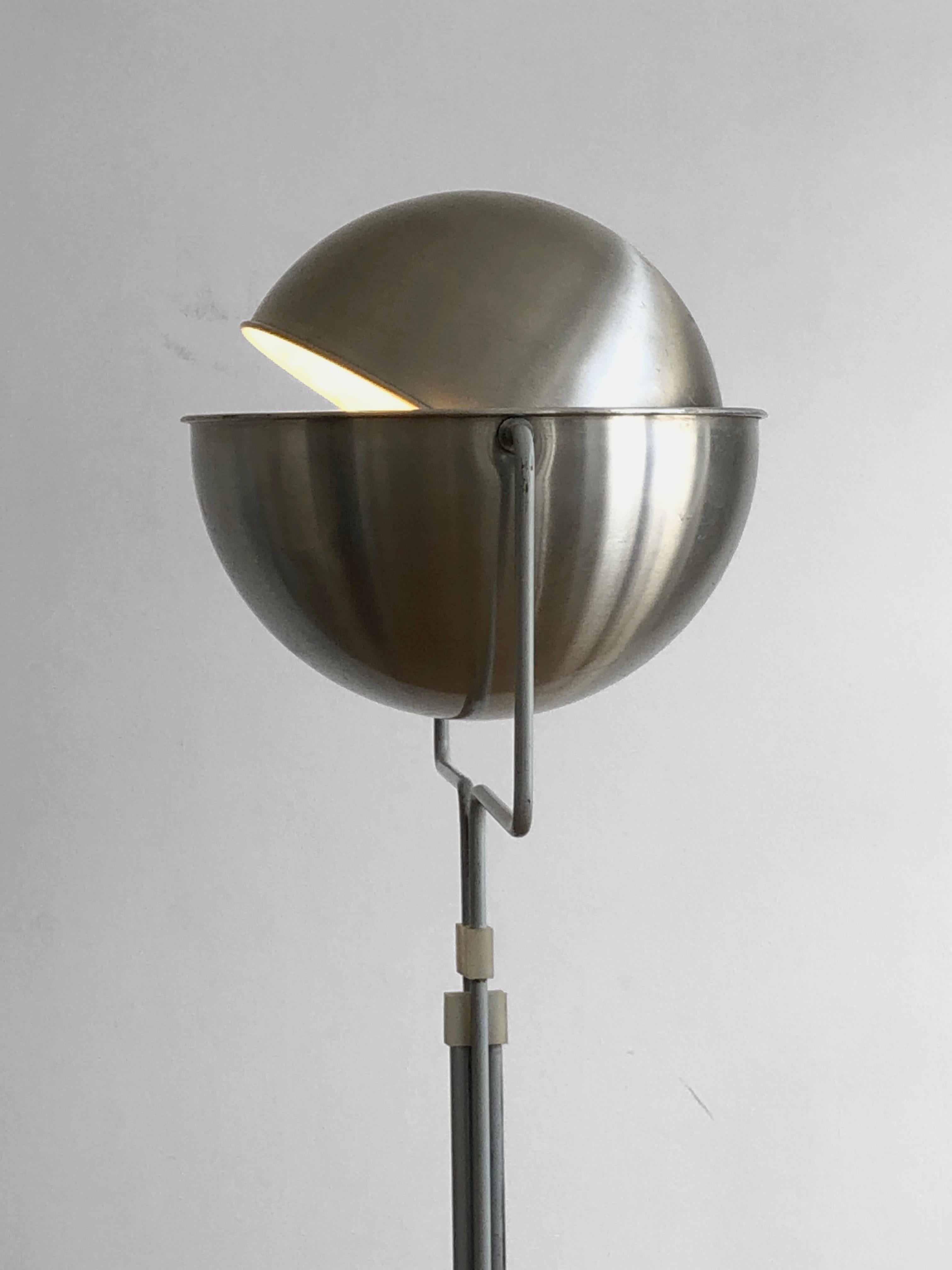 Ère spatiale Un FLOOR LAMP SPACE-AGE « Eclipse » d'Eclipse par E.J. JELLES pour RAAK, Hollande 1964 en vente