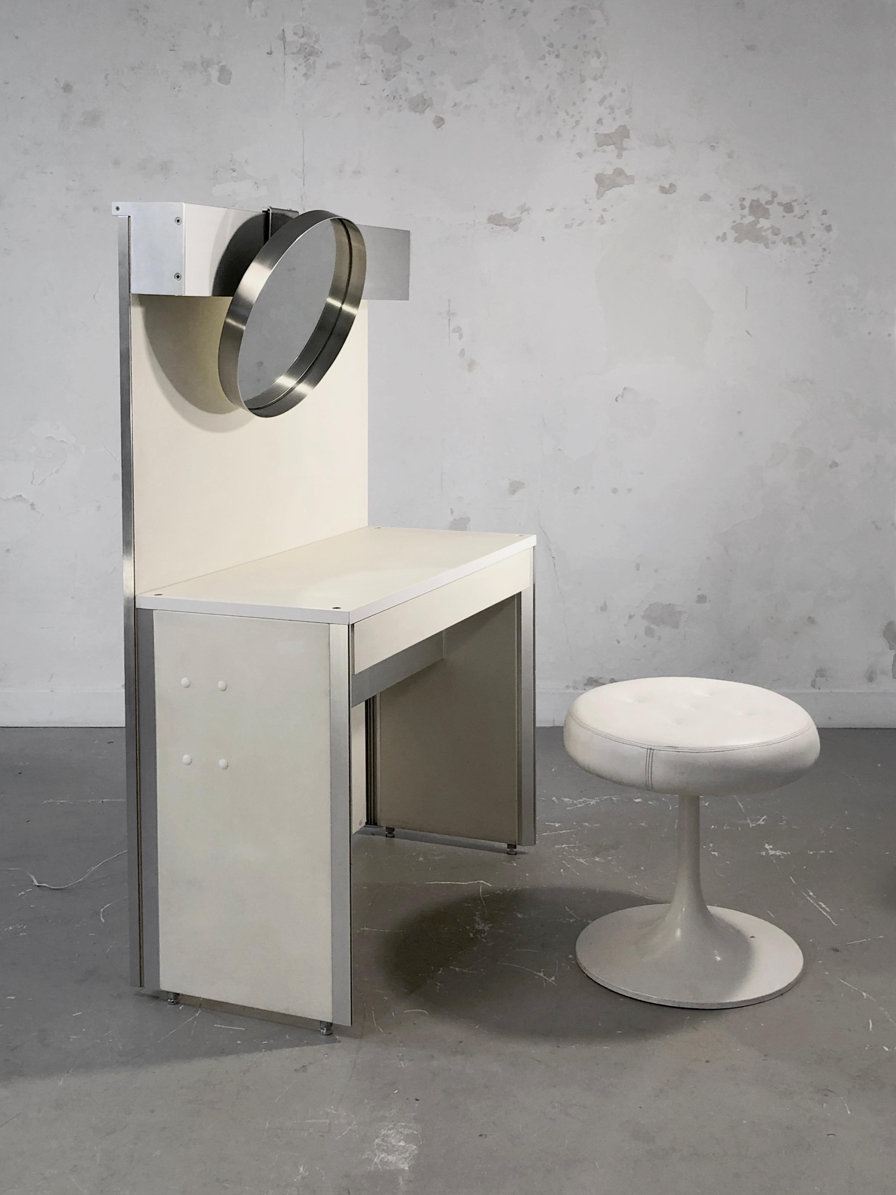 Minimalistischer SPACE-AGE-DRESSING-TABLE oder CONSOLE von PIERRE VANDEL, Frankreich, 1970 (Ende des 20. Jahrhunderts) im Angebot