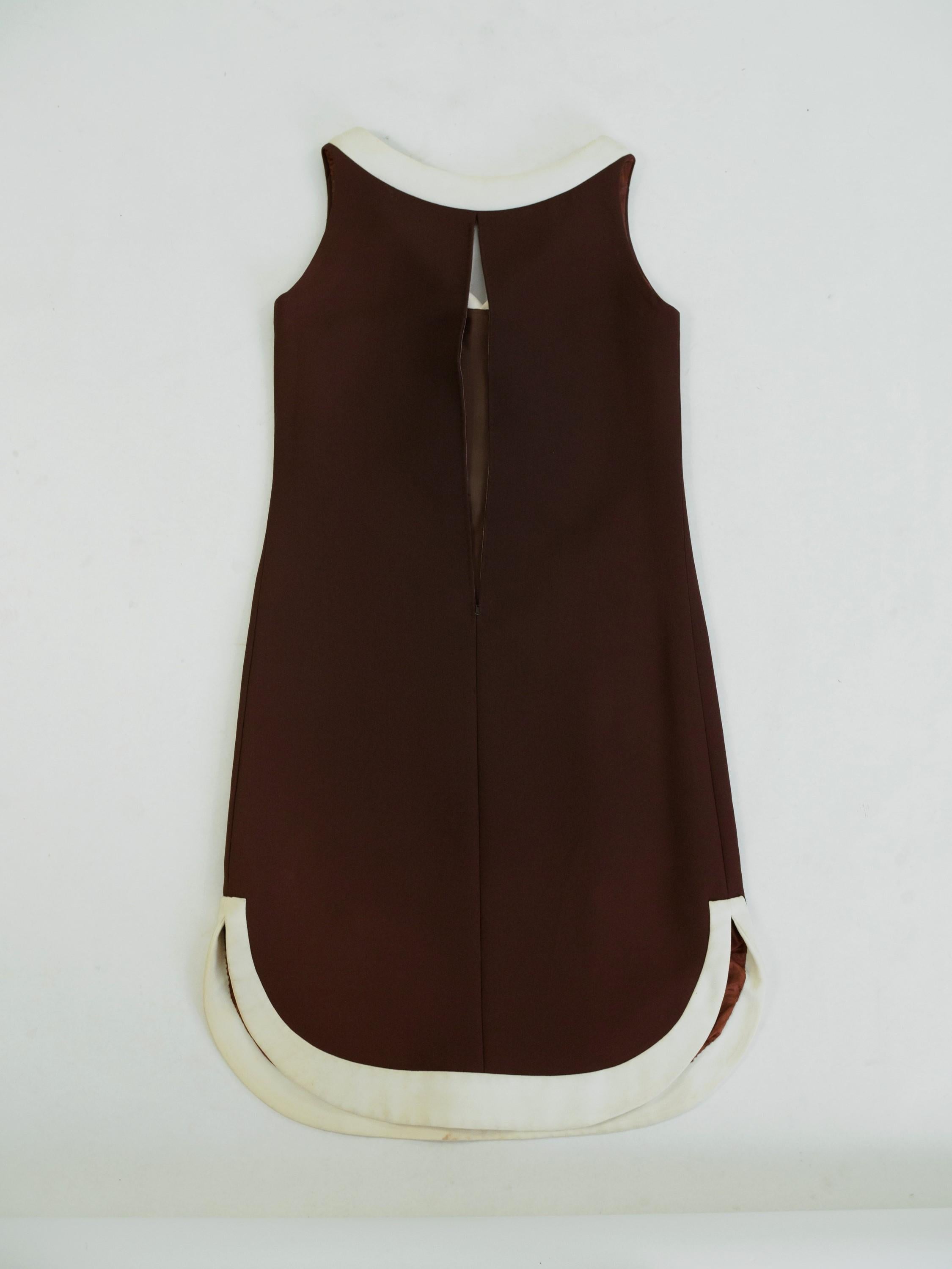 A Space Age Pierre Cardin Dress in chocolate jersey Circa 1970/1975 In Good Condition For Sale In Toulon, FR