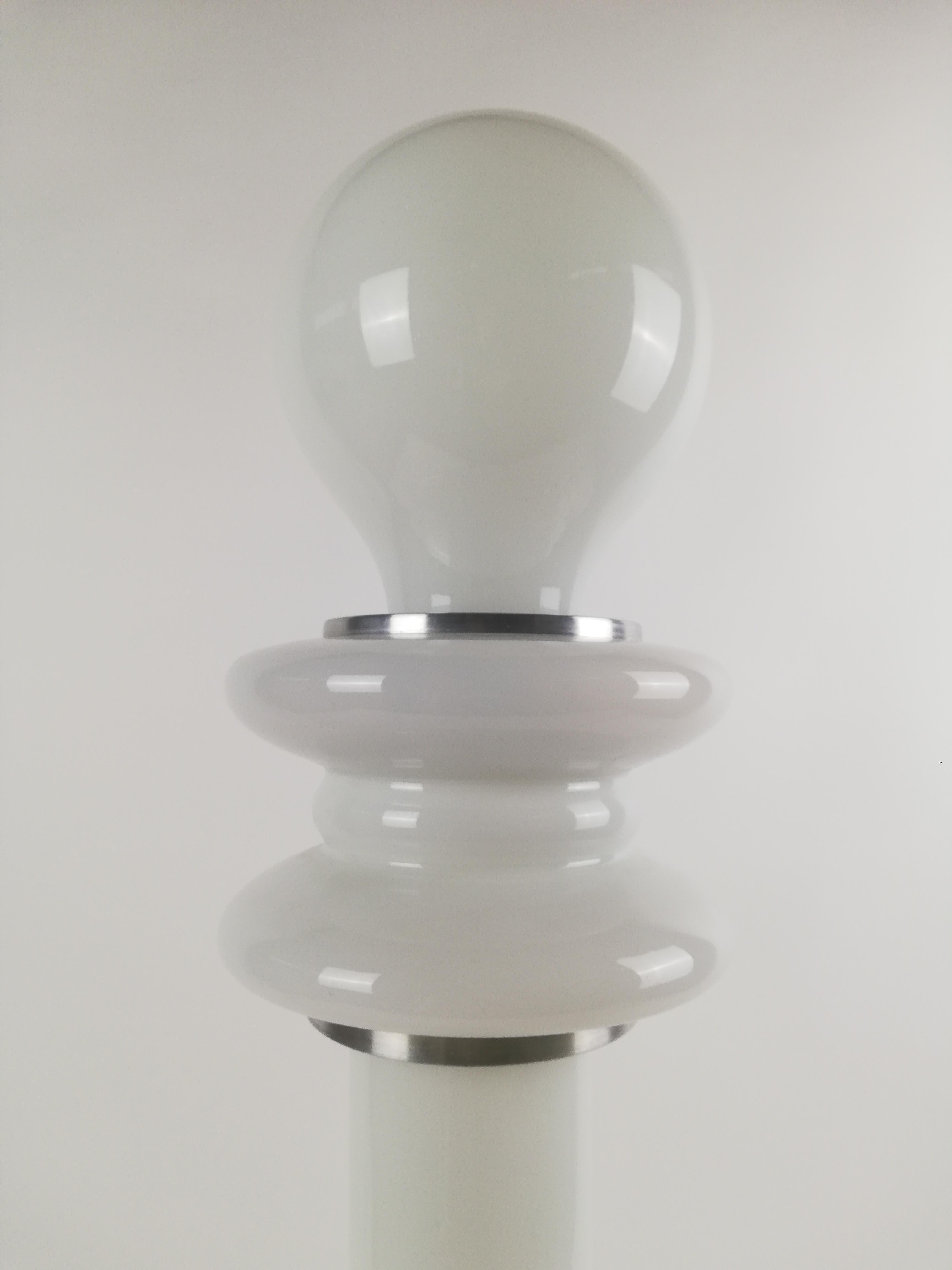 A splendid floor lamp made in Italy between the 1960s and 1970s in the style of the products designed by Carlo Nason.
The floor lamp has the typical mushroom shape of Space Age lamps.
It is composed of 3 parts in white opaline glass , the lowest
