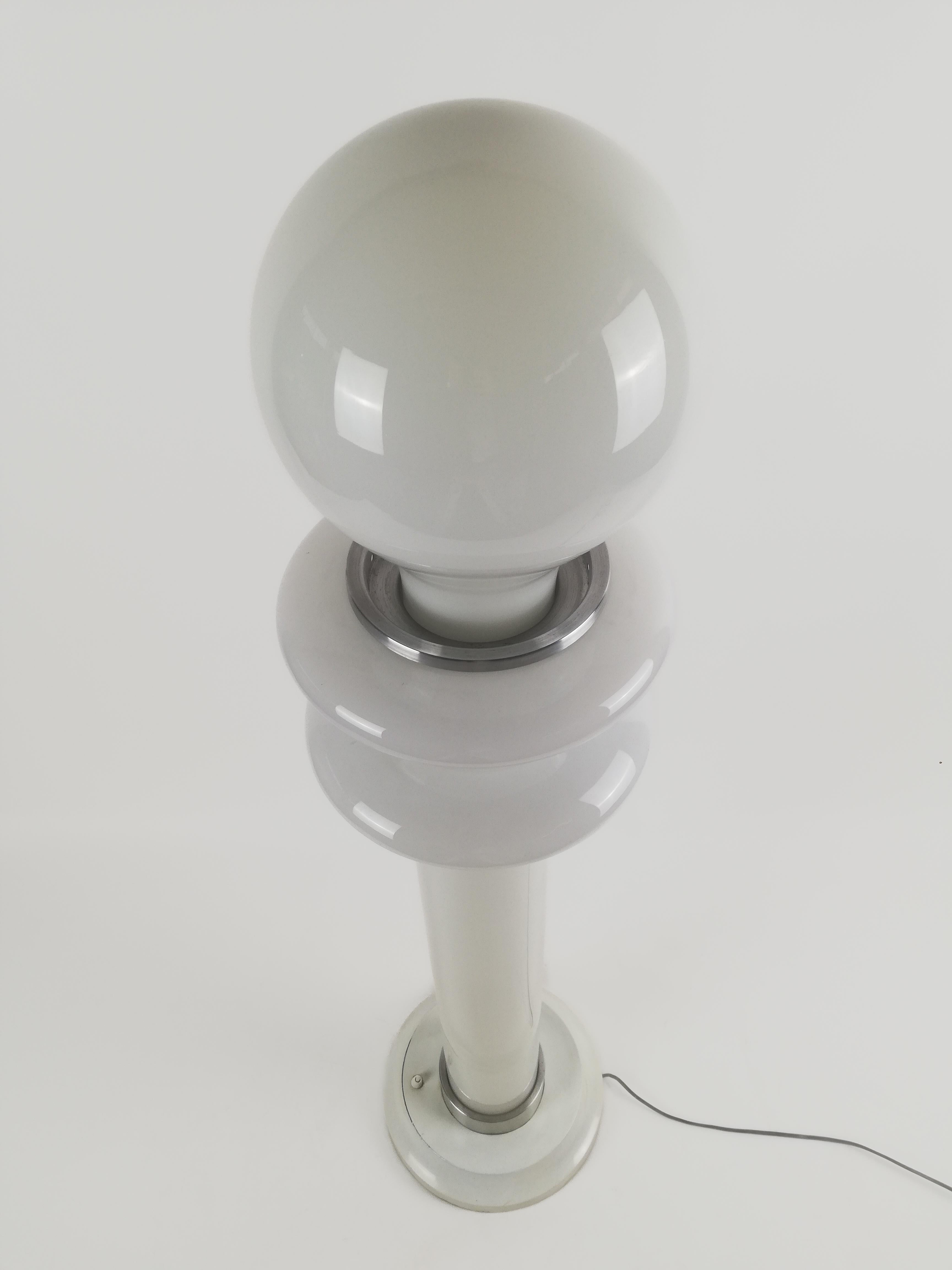 Space Age White Opaline Floor Lamp in the Style of Carlo Nason, Italy, 1970s For Sale 1