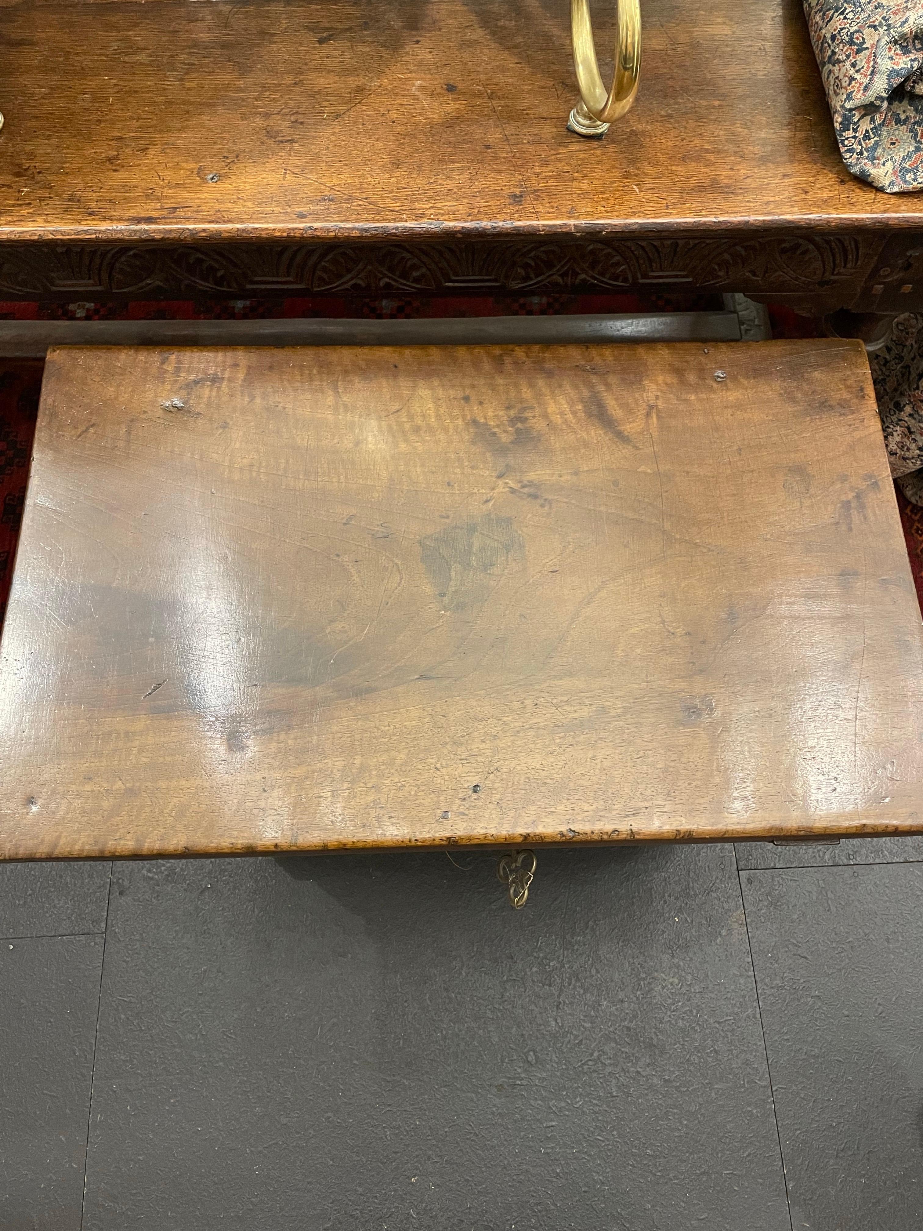 Table d'appoint espagnole de style 17ème siècle, 18ème siècle en vente 4
