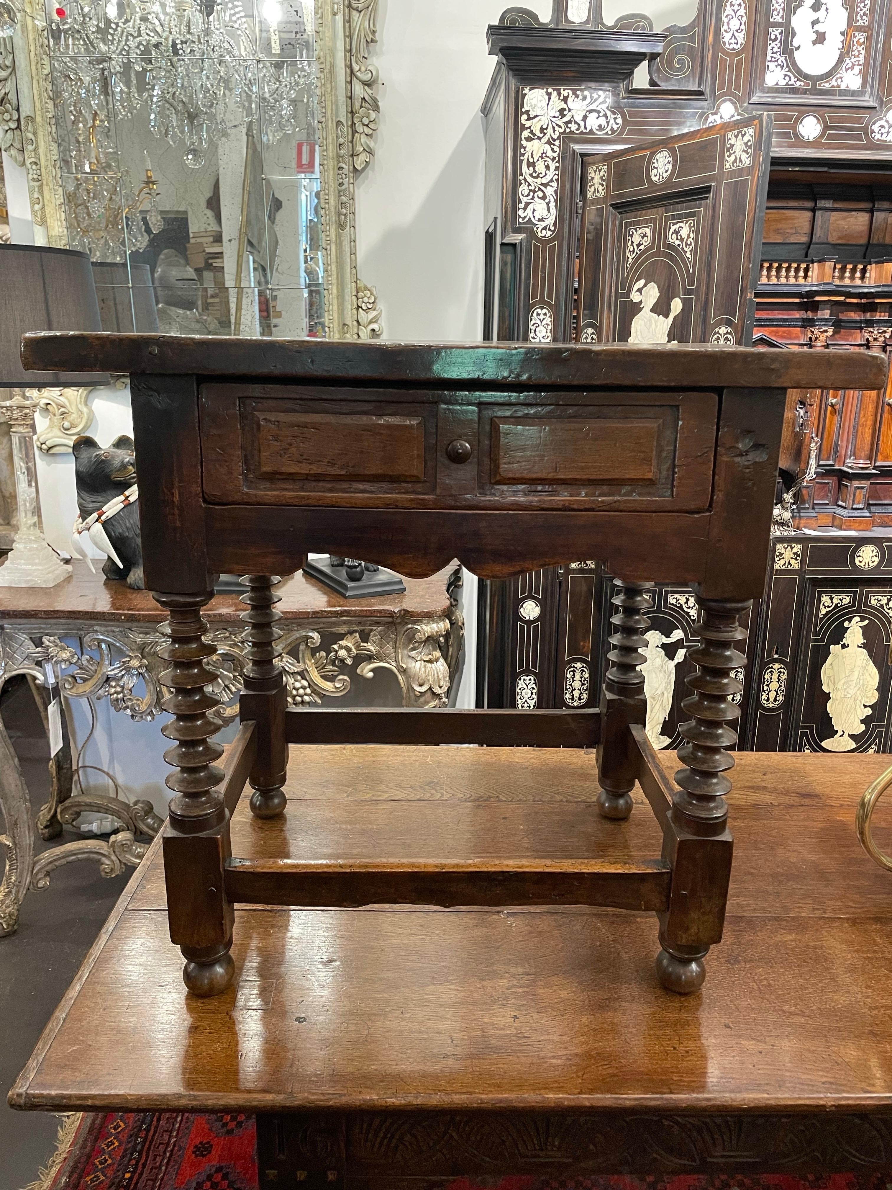 A Spanish 17th Century Style Walnut Side Table, 19th Century In Good Condition For Sale In ARMADALE, VIC