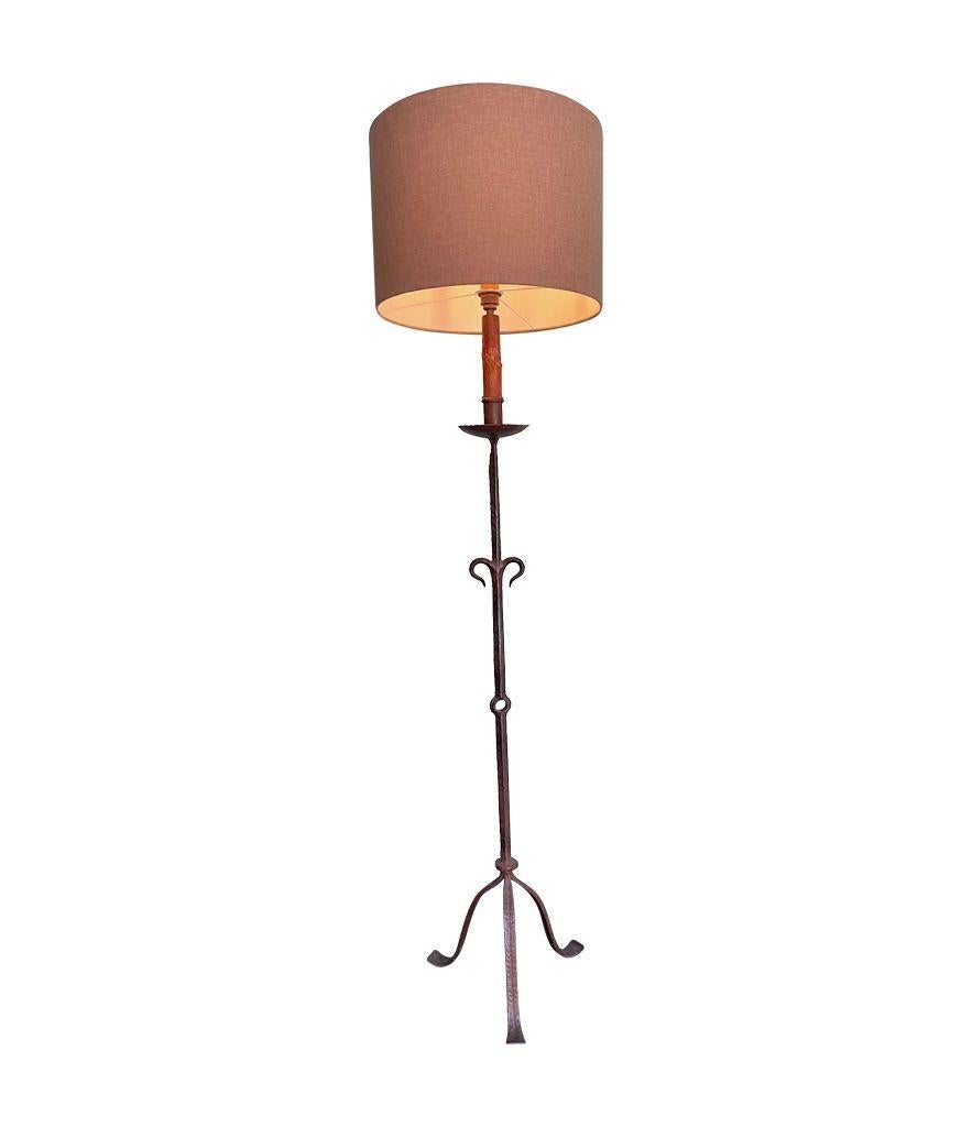 A Spanish 1950s wrought iron floor lamp For Sale 6