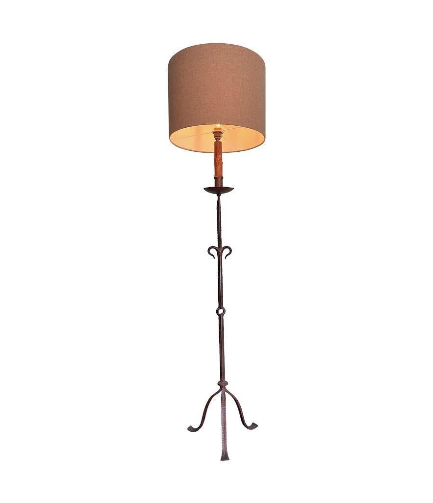 A Spanish 1950s wrought iron floor lamp For Sale 8