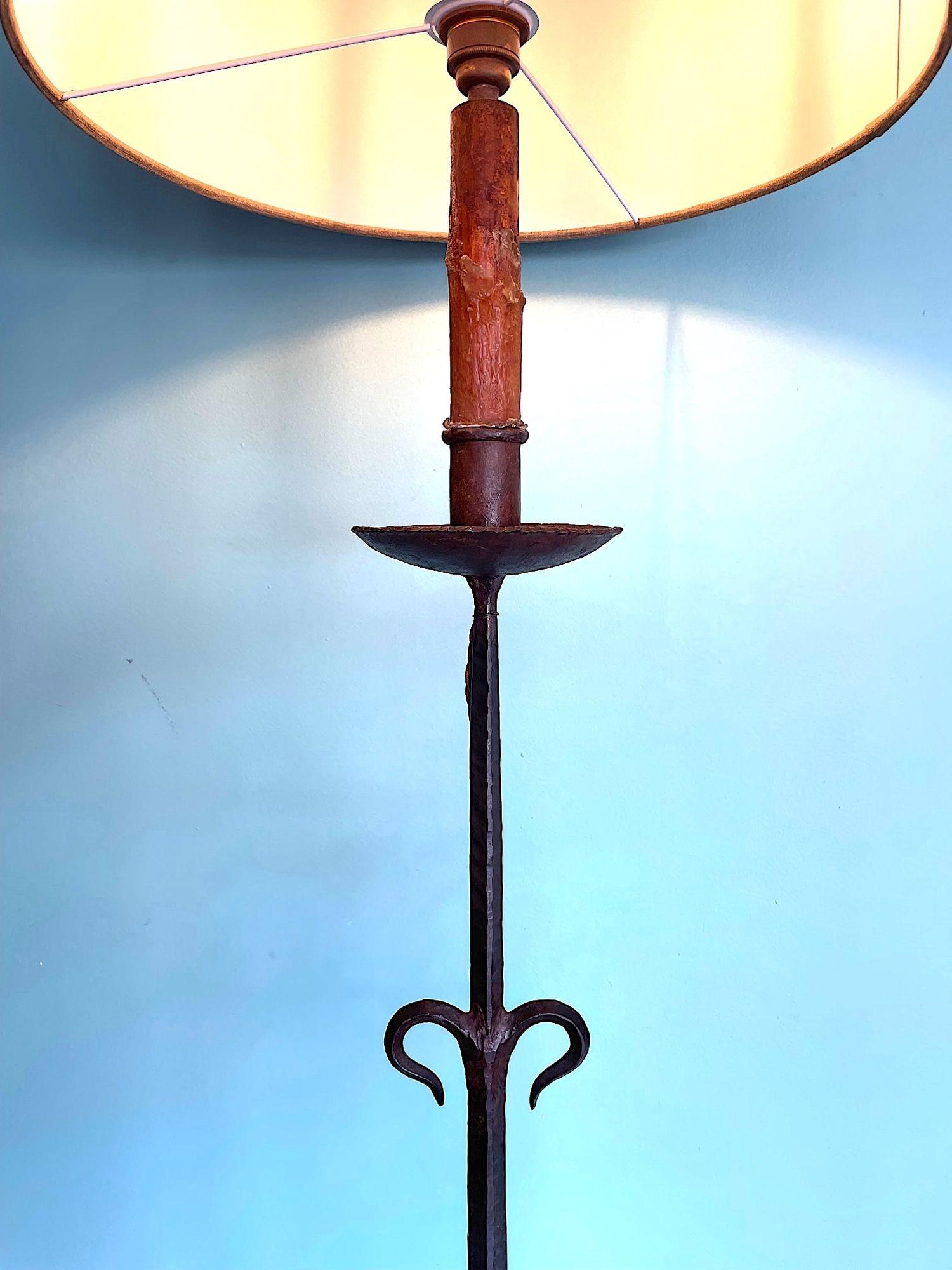 A Spanish 1950s wrought iron floor lamp For Sale 1
