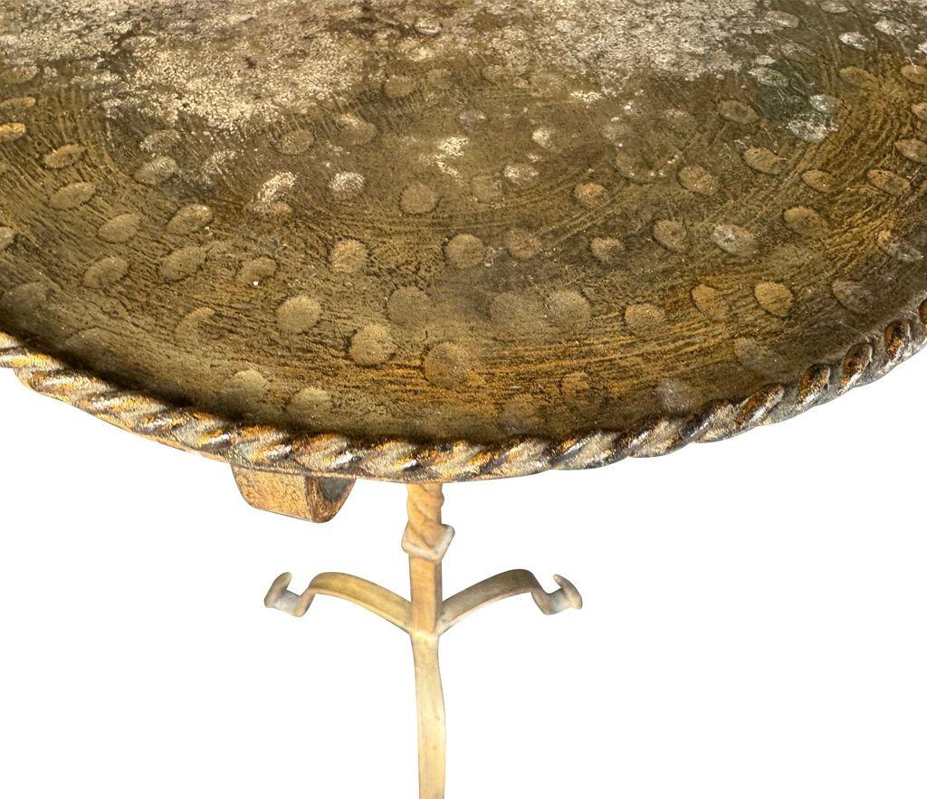 Dorato Tavolo da martini spagnolo degli anni '50 in ferro battuto e dorato in vendita