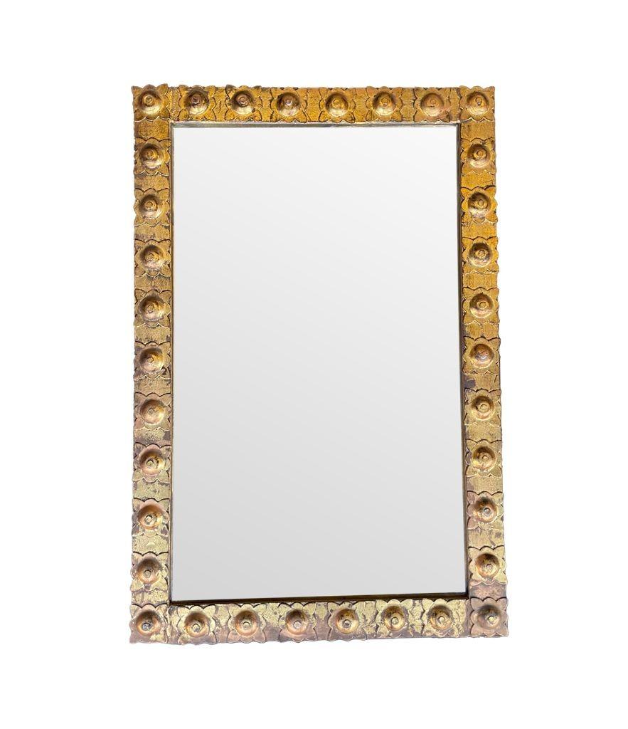 Espagnol Miroir espagnol des années 1950 en fer forgé avec cadre floral décoratif en vente