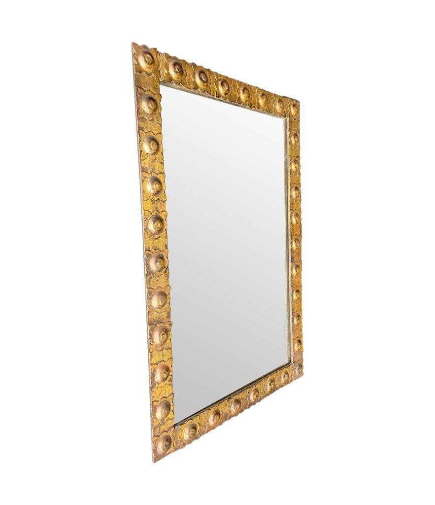Miroir espagnol des années 1950 en fer forgé avec cadre floral décoratif en vente 1