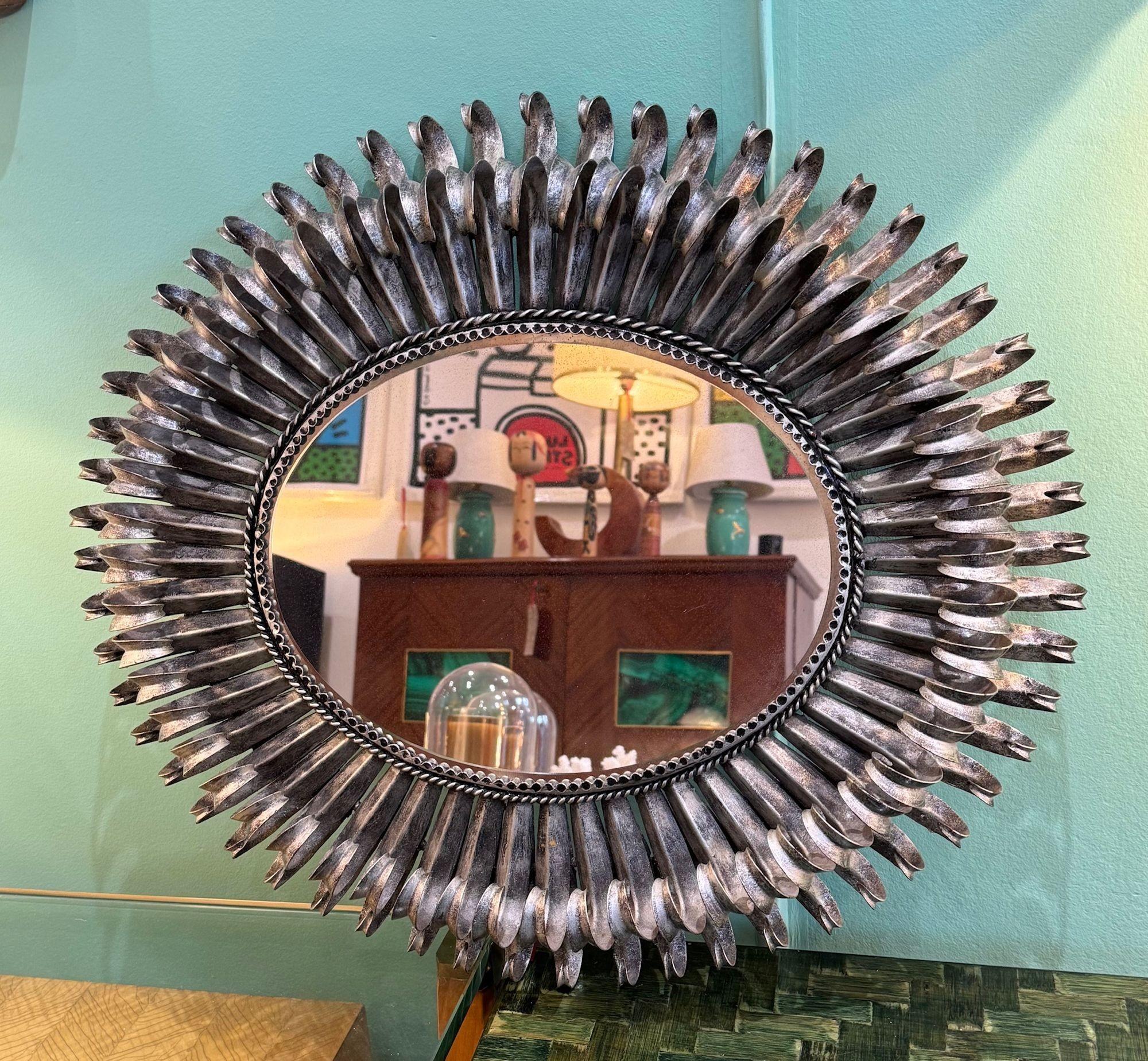 A Silver 1960, miroir à cils ovale en métal argenté pour portrait ou paysage. en vente 4