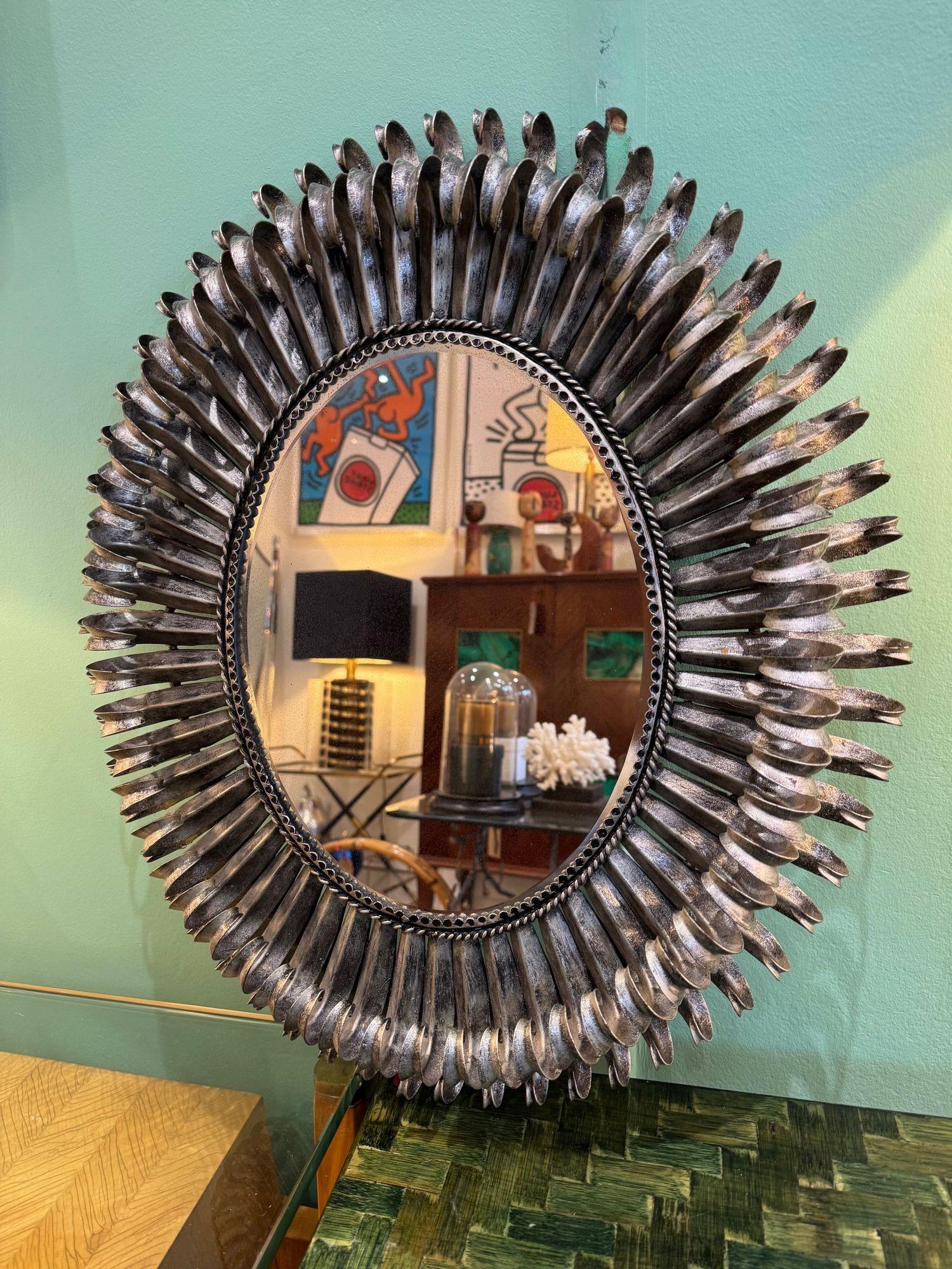 A Silver 1960, miroir à cils ovale en métal argenté pour portrait ou paysage. en vente 6