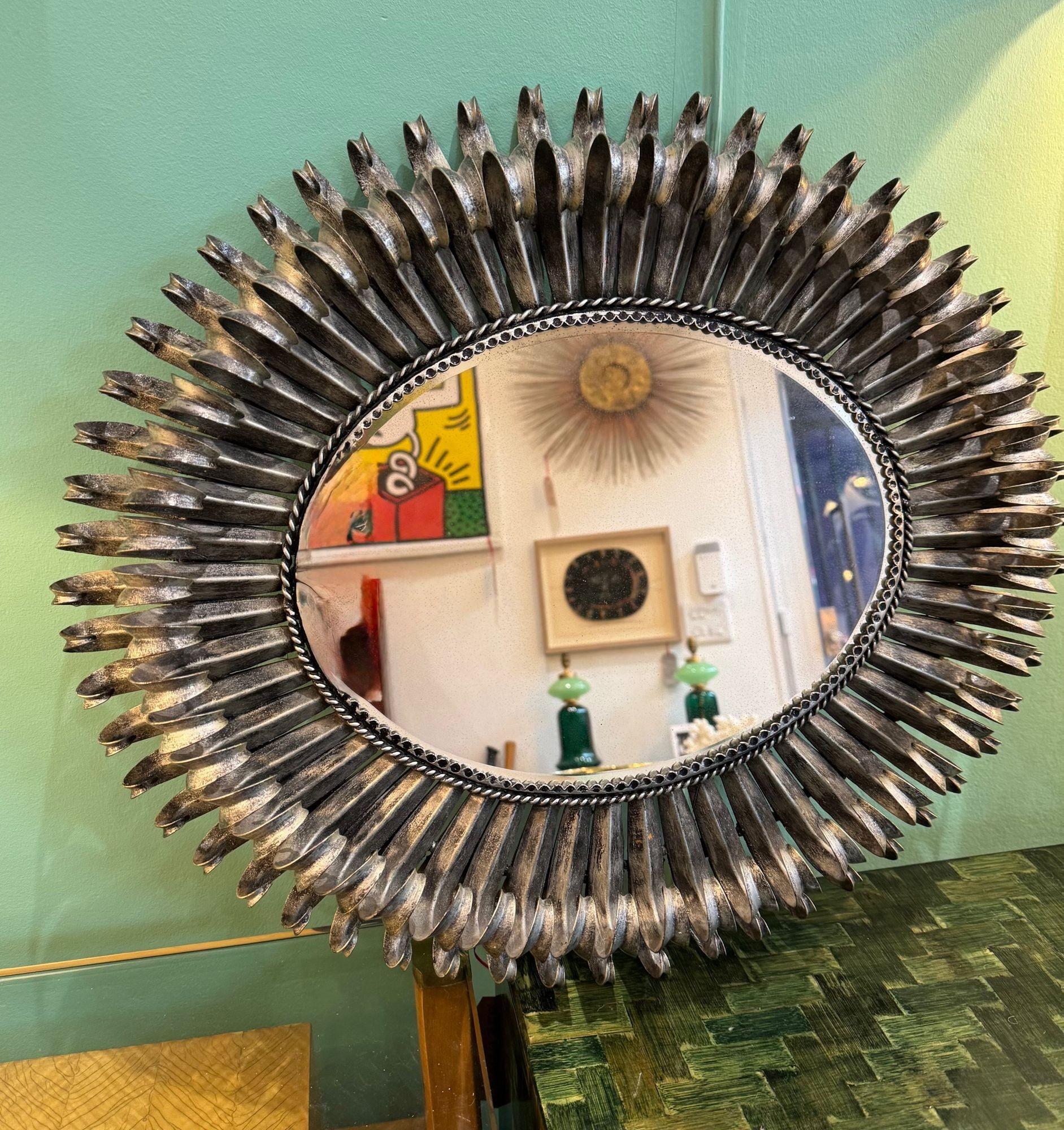 A Silver 1960, miroir à cils ovale en métal argenté pour portrait ou paysage. en vente 7