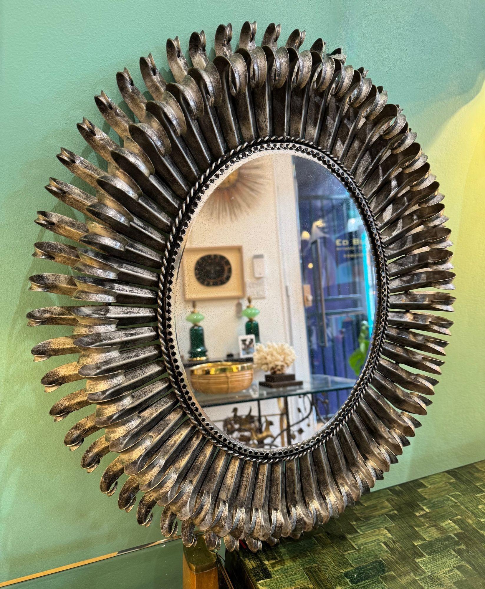 Métal A Silver 1960, miroir à cils ovale en métal argenté pour portrait ou paysage. en vente