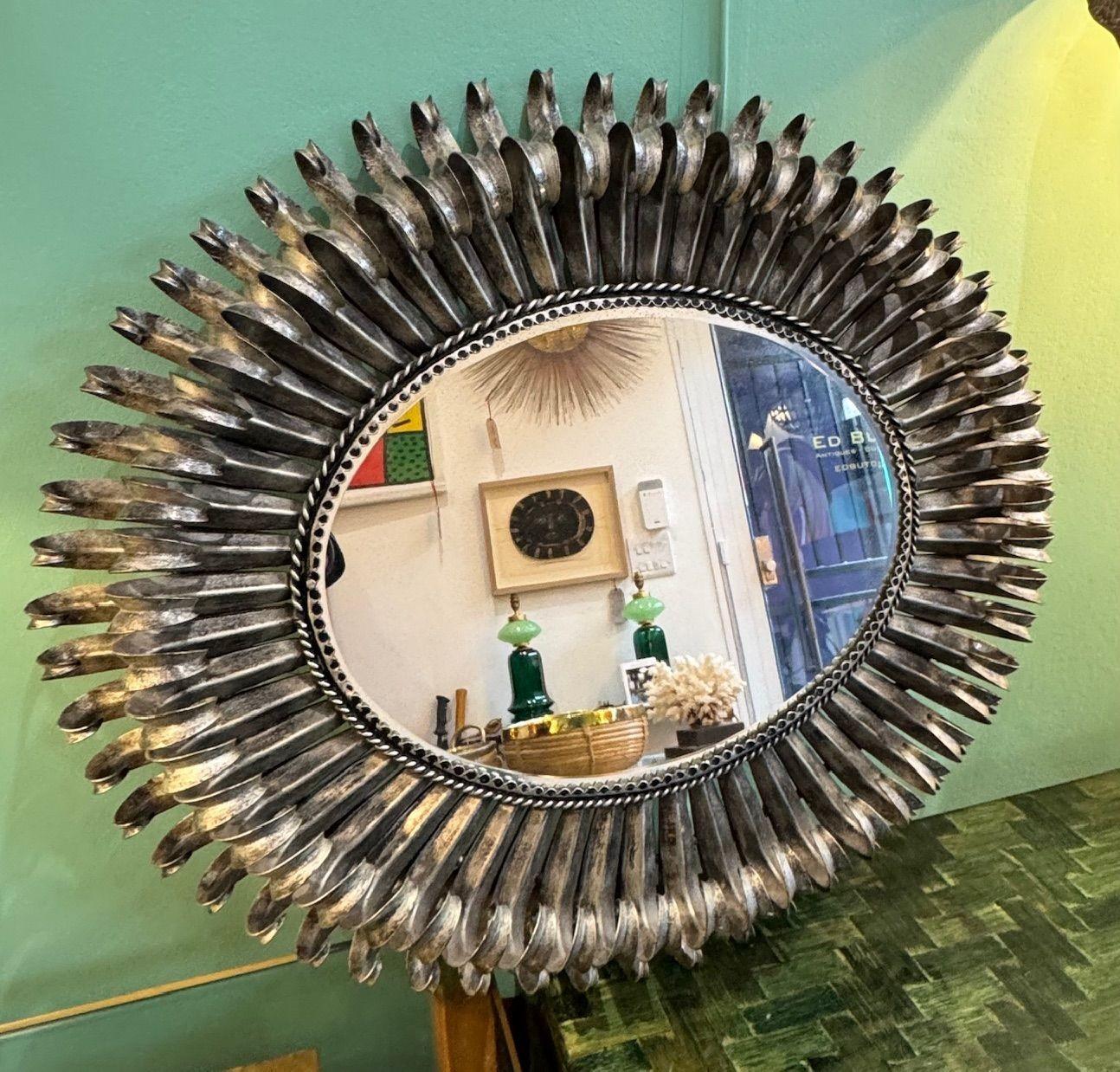 A Silver 1960, miroir à cils ovale en métal argenté pour portrait ou paysage. en vente 2