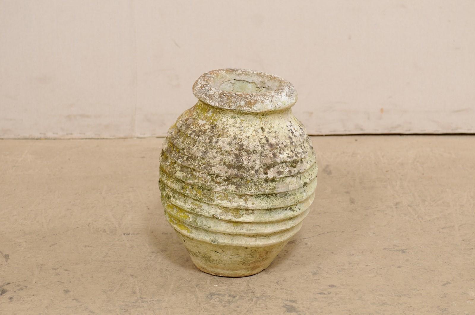Spanish 19th Century Cast-Stone Jar with Nicely Ribbed Texture For Sale 2