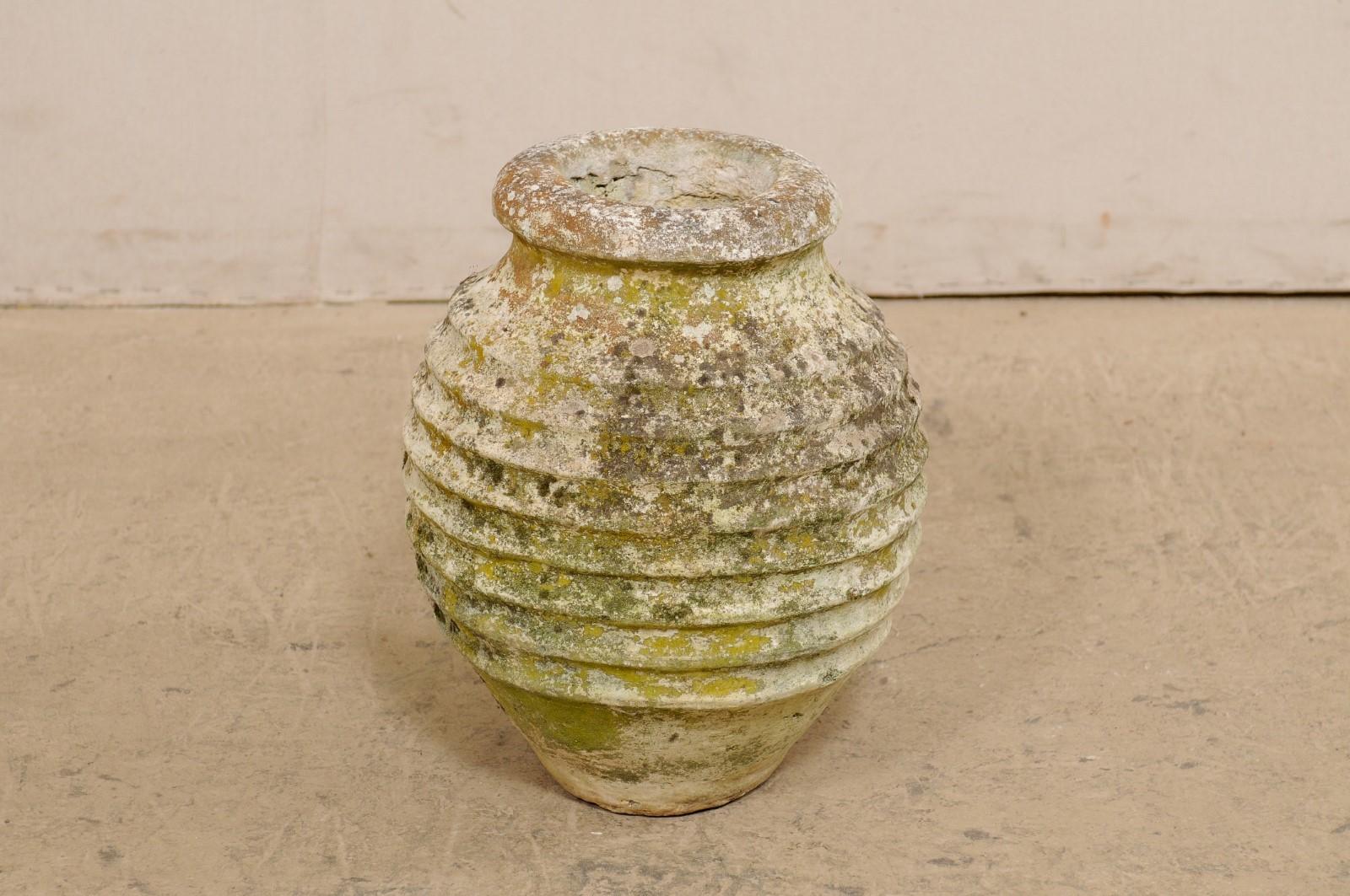 Spanish 19th Century Cast-Stone Jar with Nicely Ribbed Texture For Sale 3
