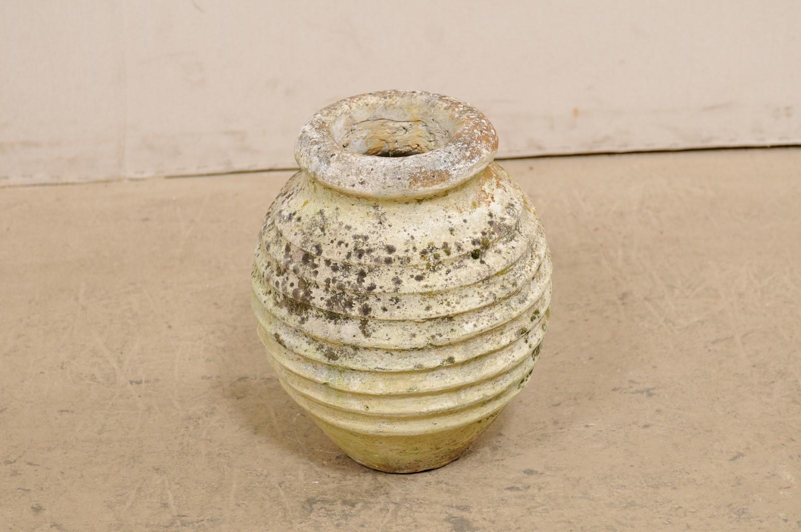 Spanish 19th Century Cast-Stone Jar with Nicely Ribbed Texture For Sale 5