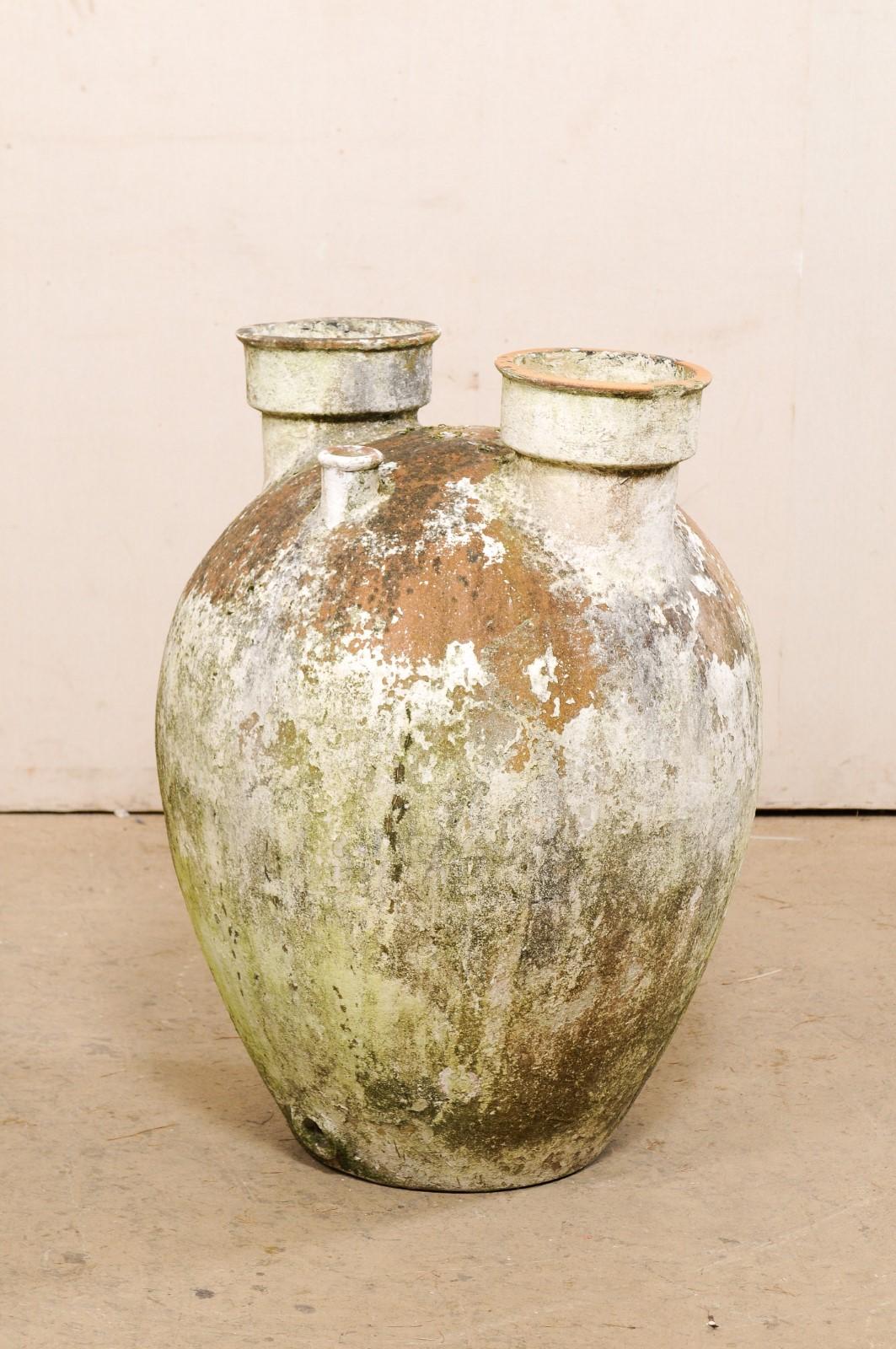 Vase en argile espagnol ancien de grande taille avec une fabuleuse patine en vente 4
