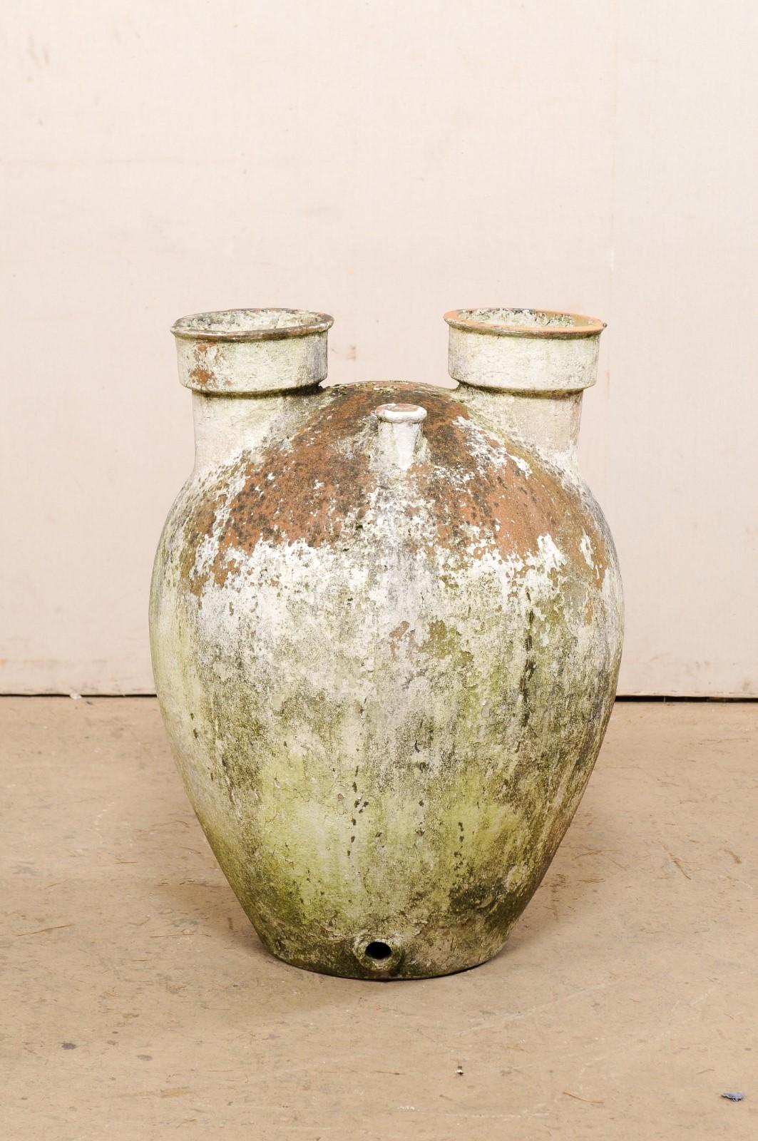 Vase en argile espagnol ancien de grande taille avec une fabuleuse patine en vente 5
