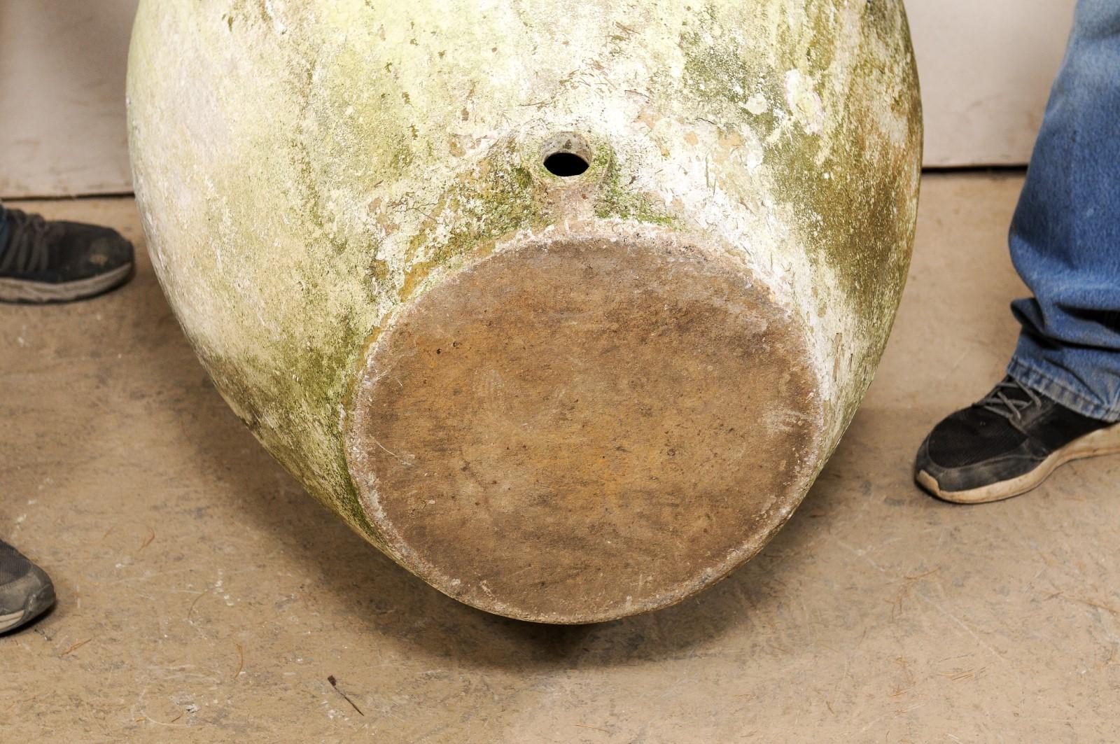 Vase en argile espagnol ancien de grande taille avec une fabuleuse patine en vente 6