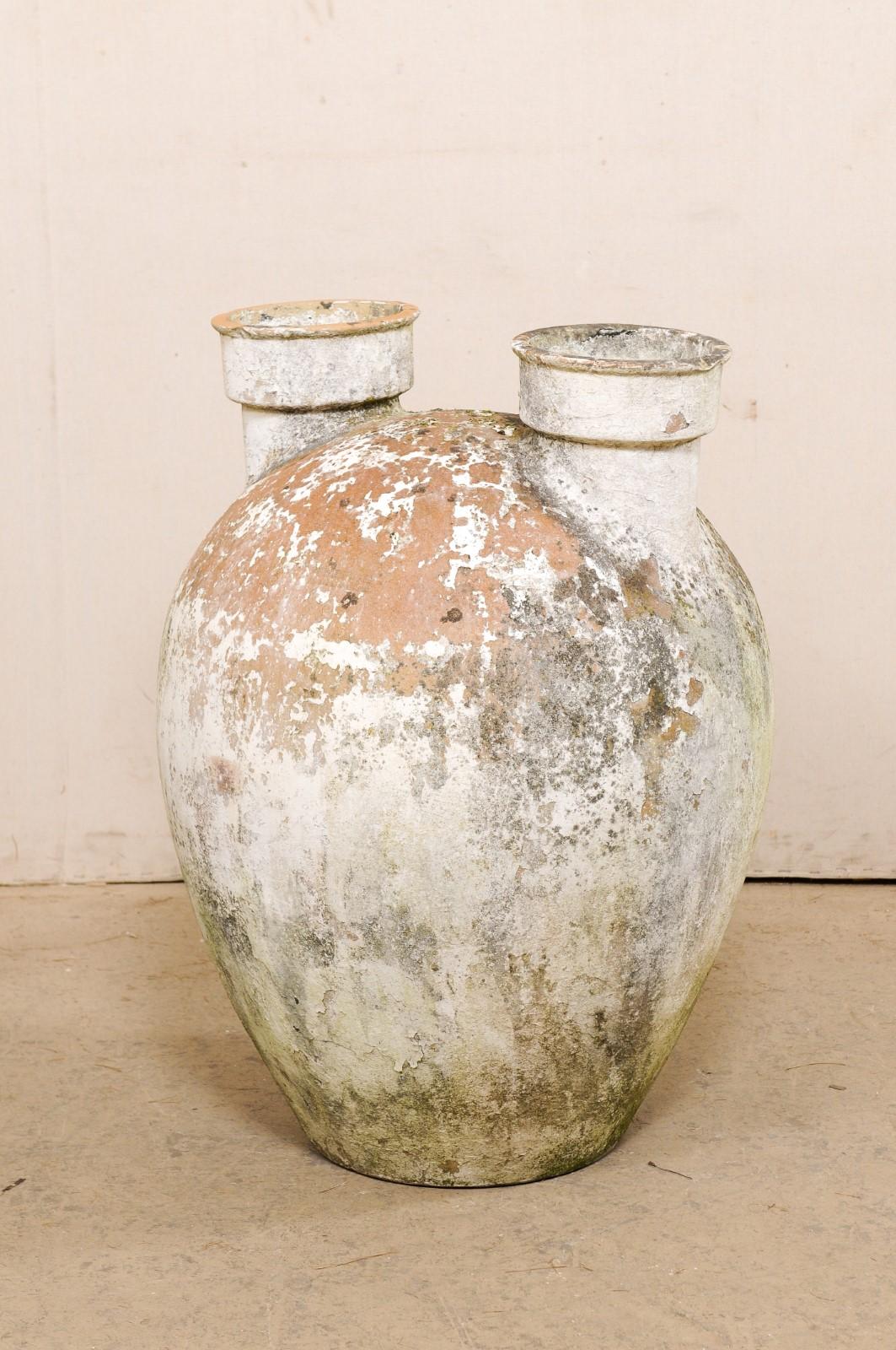 20ième siècle Vase en argile espagnol ancien de grande taille avec une fabuleuse patine en vente
