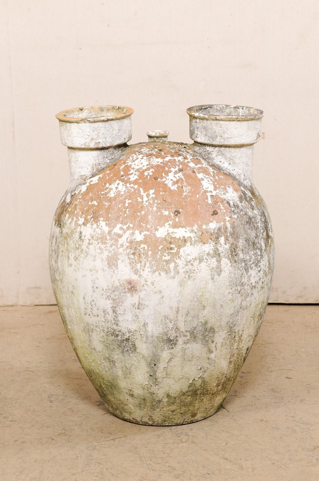 Terre cuite Vase en argile espagnol ancien de grande taille avec une fabuleuse patine en vente
