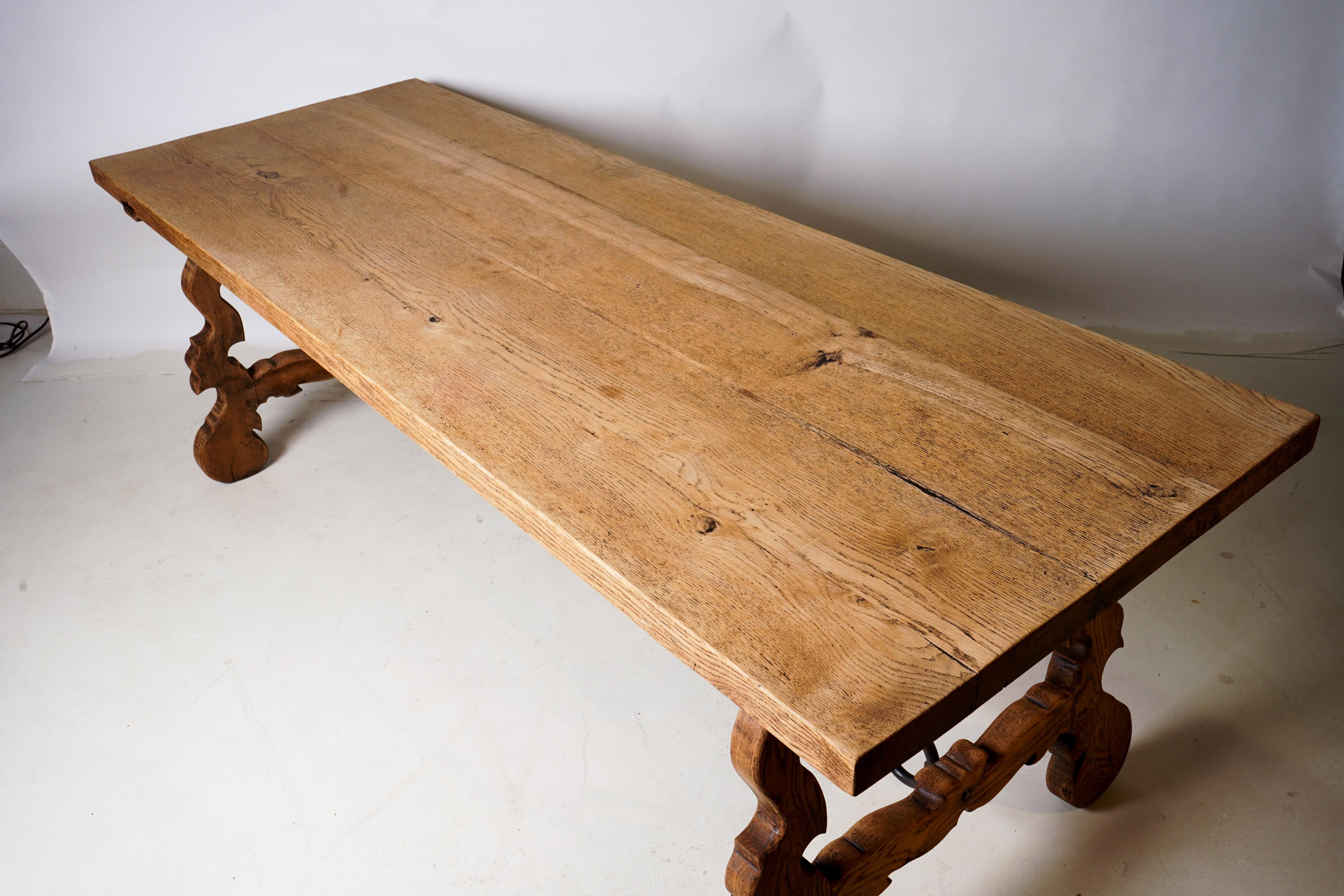 Spanish Baroque Style Oak Dining Table In Good Condition In Chicago, IL